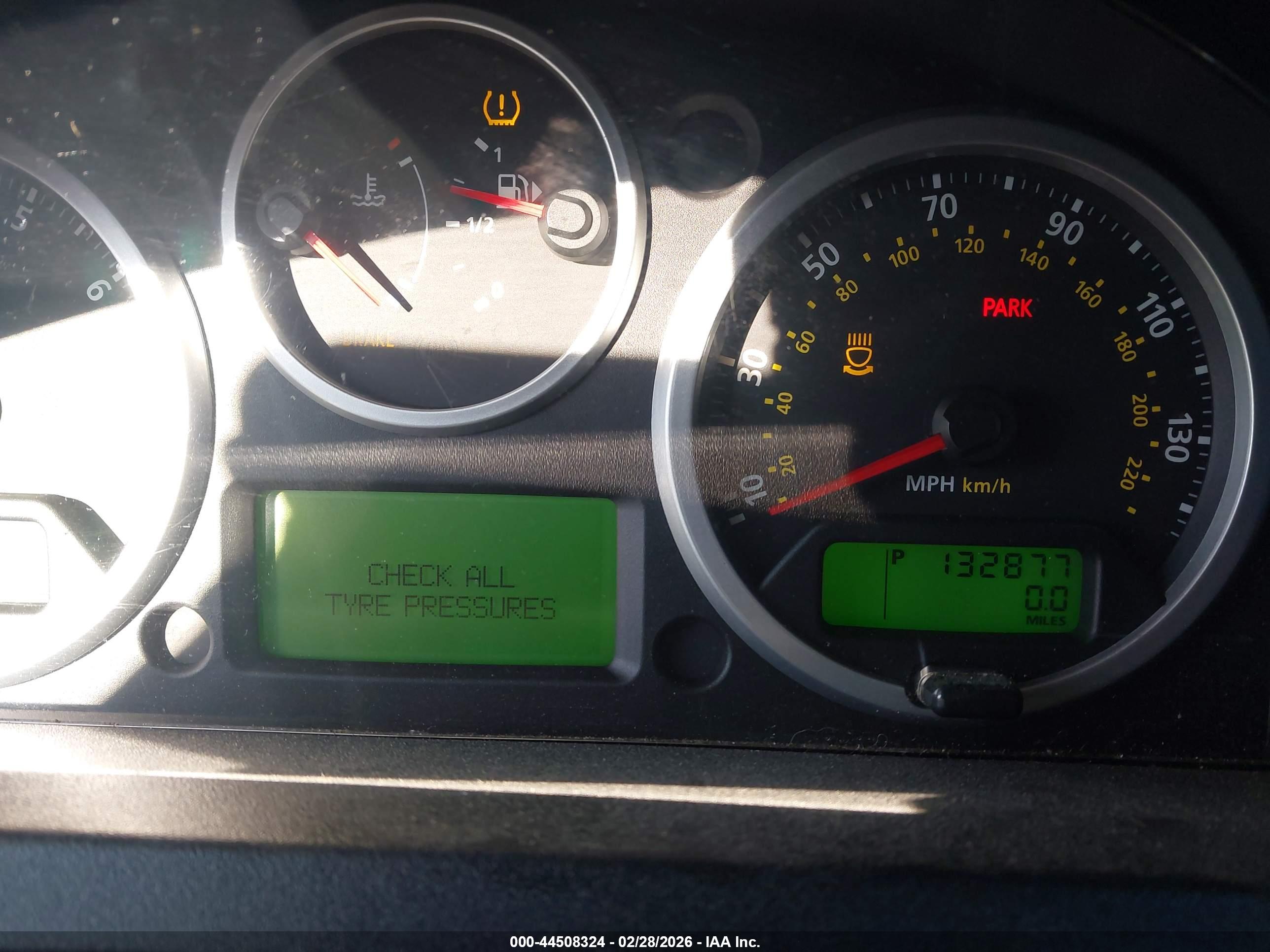 LAND ROVER image 7