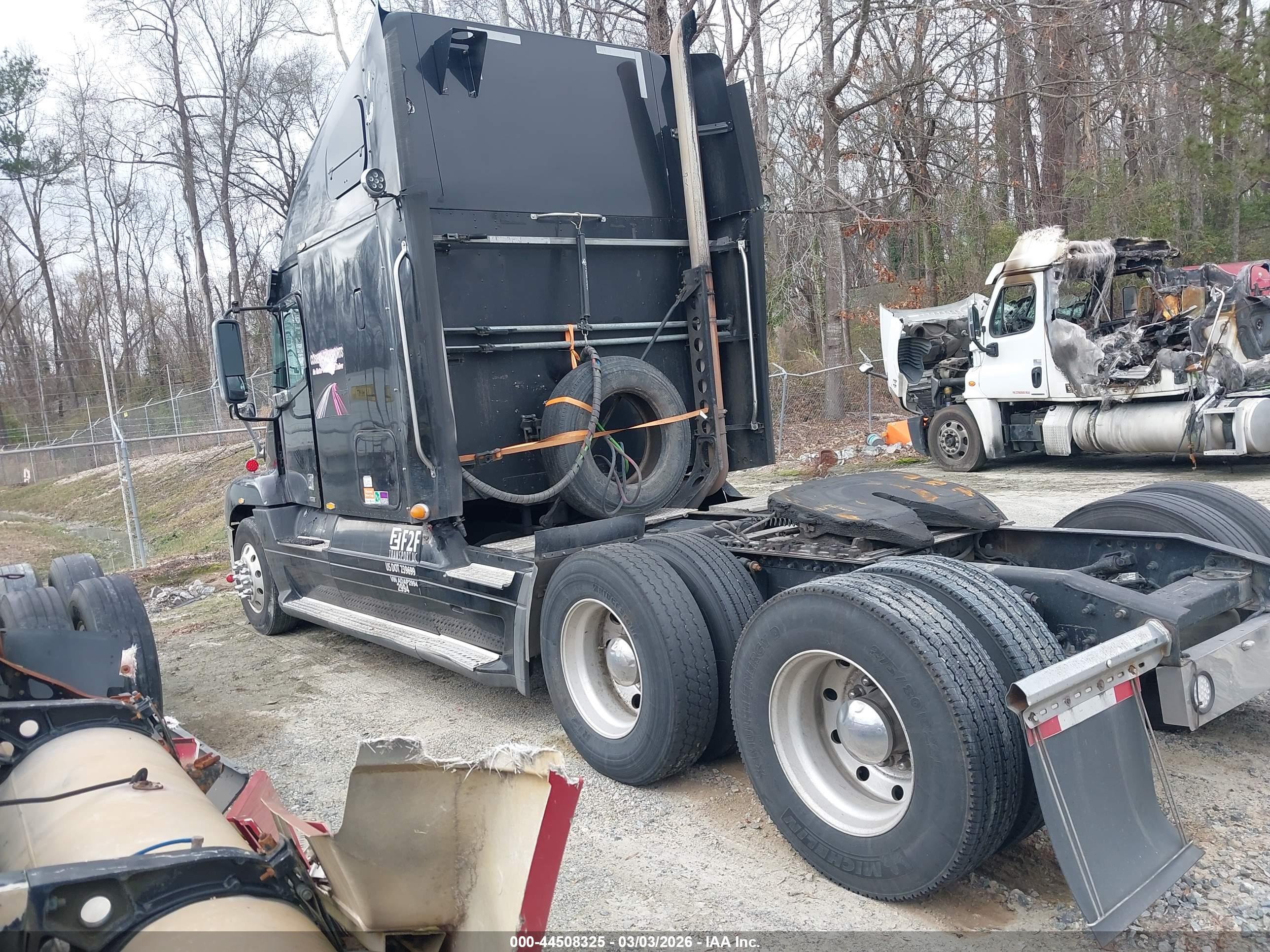 FREIGHTLINER CONVENTIONAL image 3