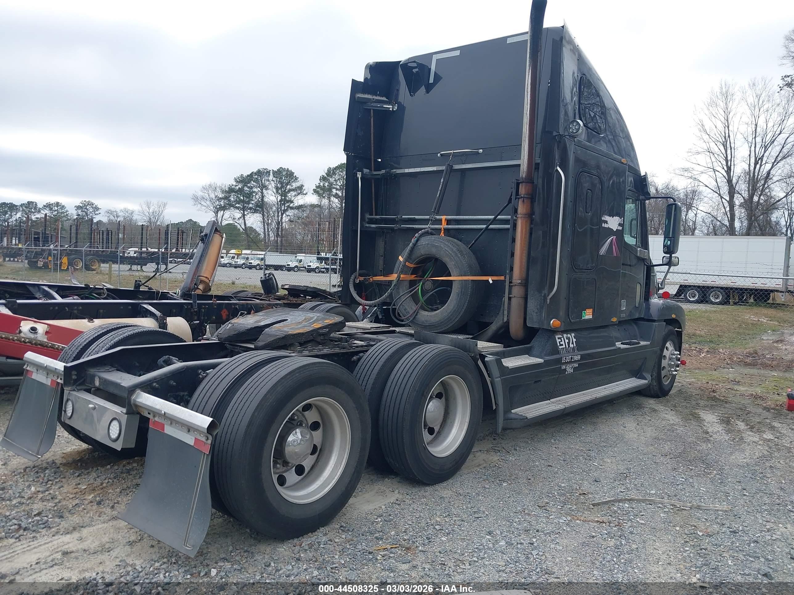 FREIGHTLINER CONVENTIONAL image 4