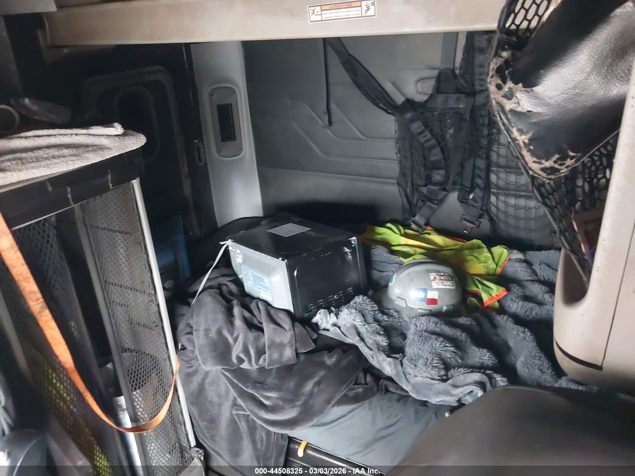 FREIGHTLINER CONVENTIONAL image 8