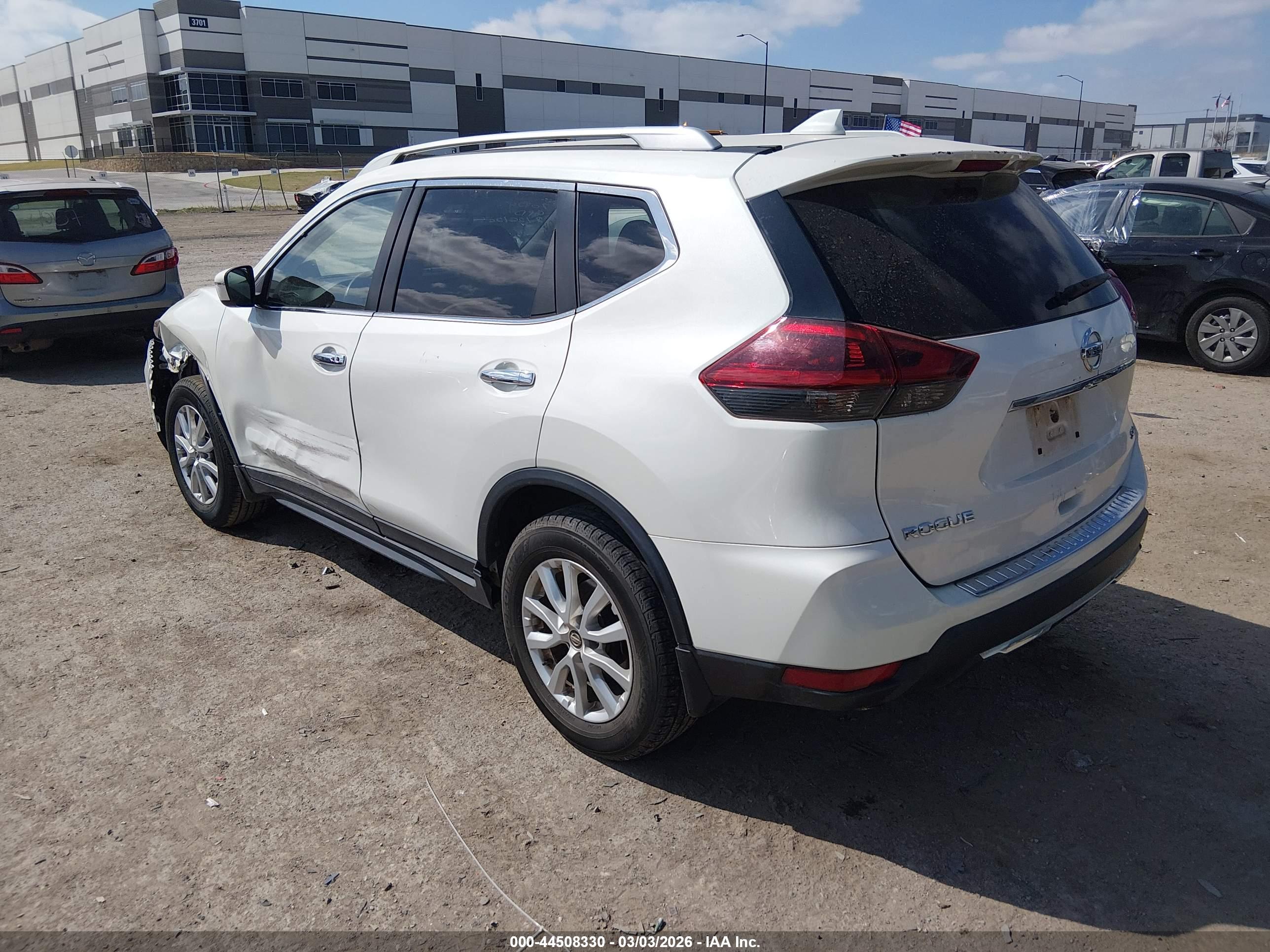 NISSAN ROGUE image 3