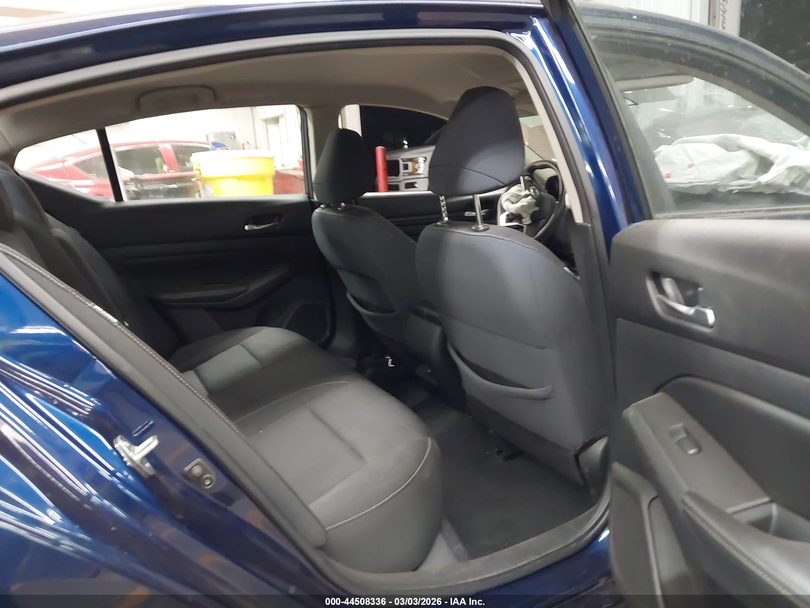 NISSAN ALTIMA image 8