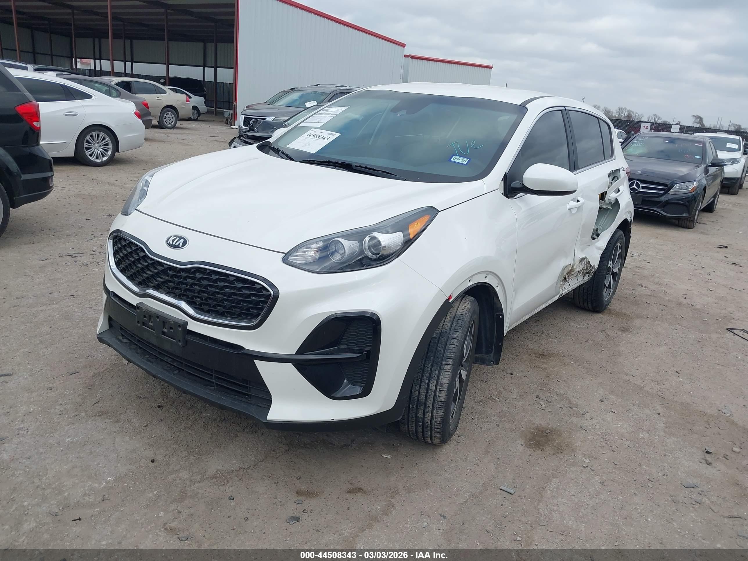 KIA SPORTAGE image 2