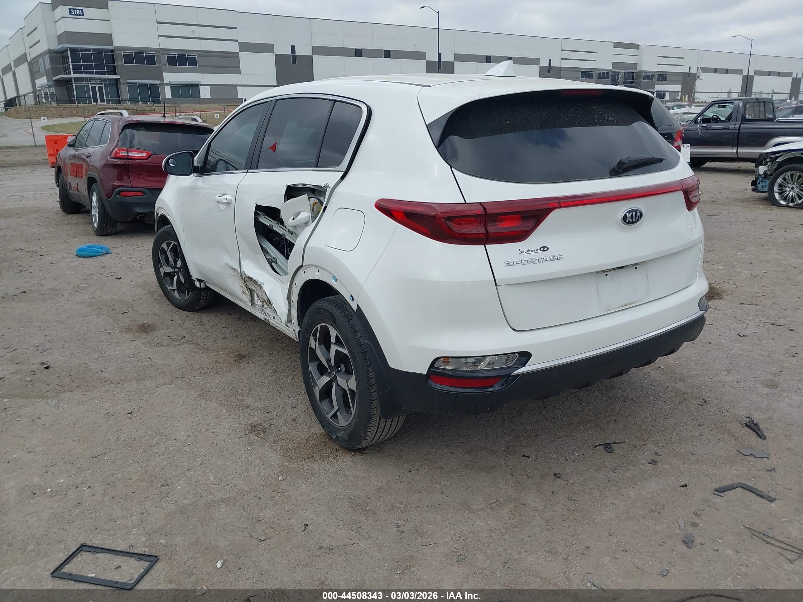 KIA SPORTAGE image 3