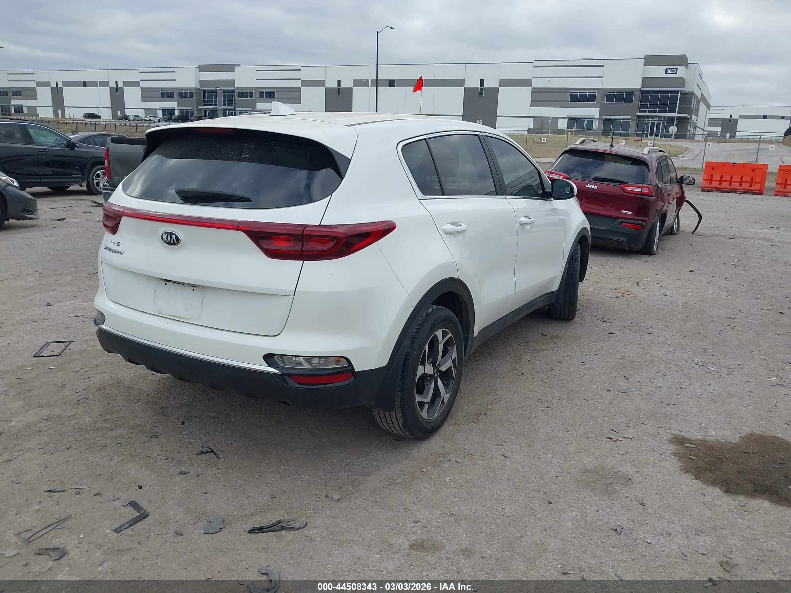 KIA SPORTAGE image 4