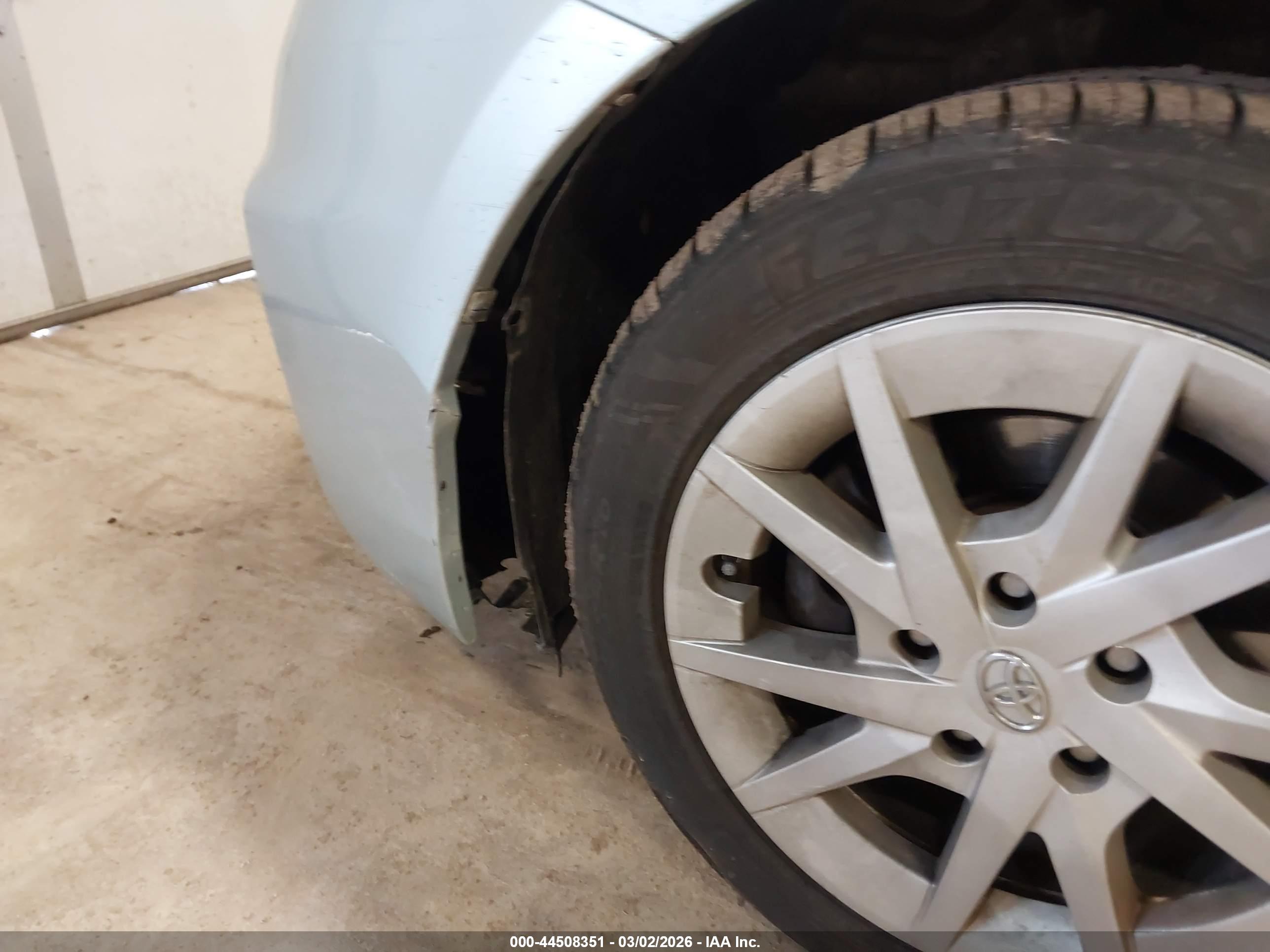 TOYOTA PRIUS image 6