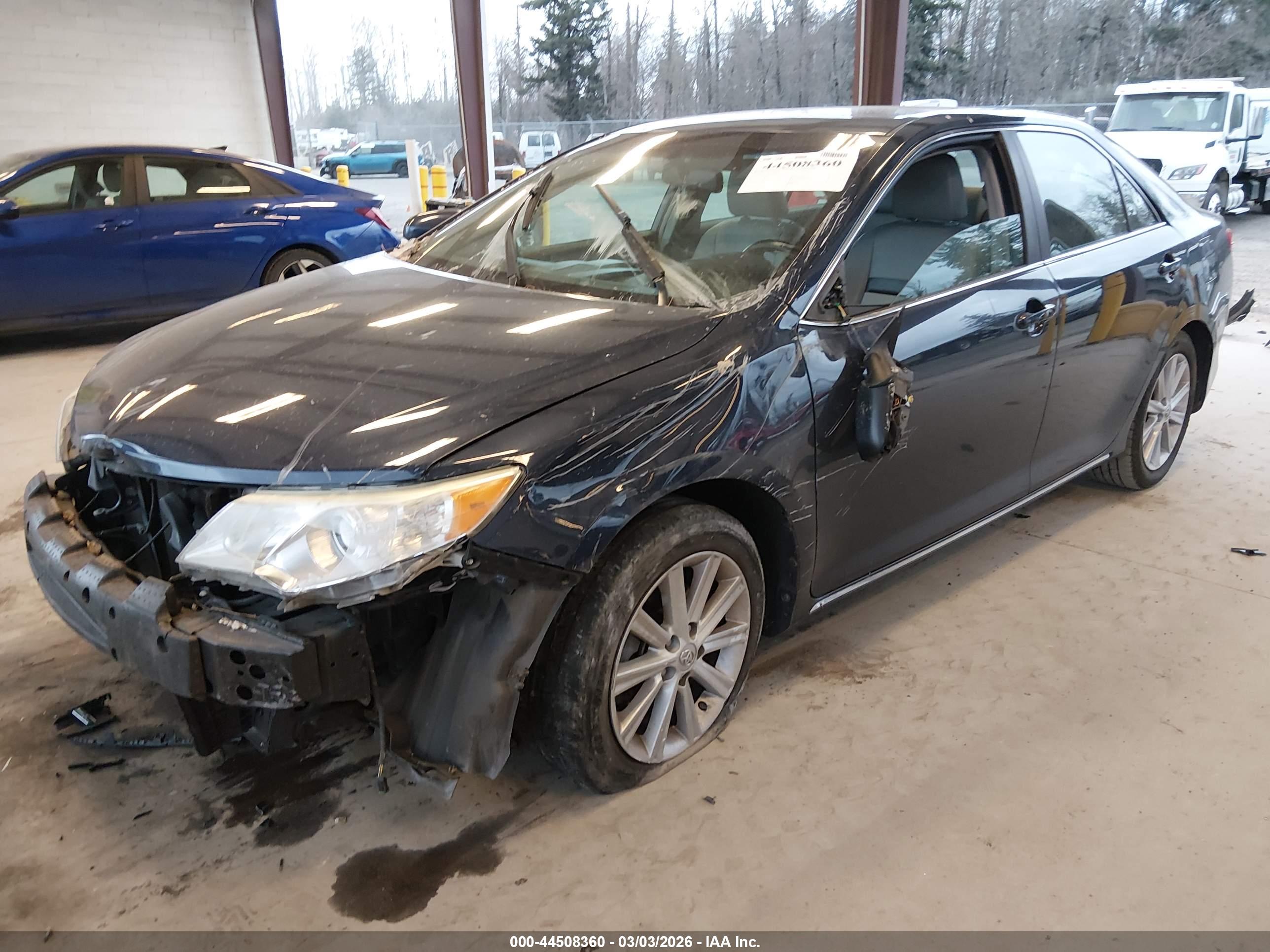 TOYOTA CAMRY image 2