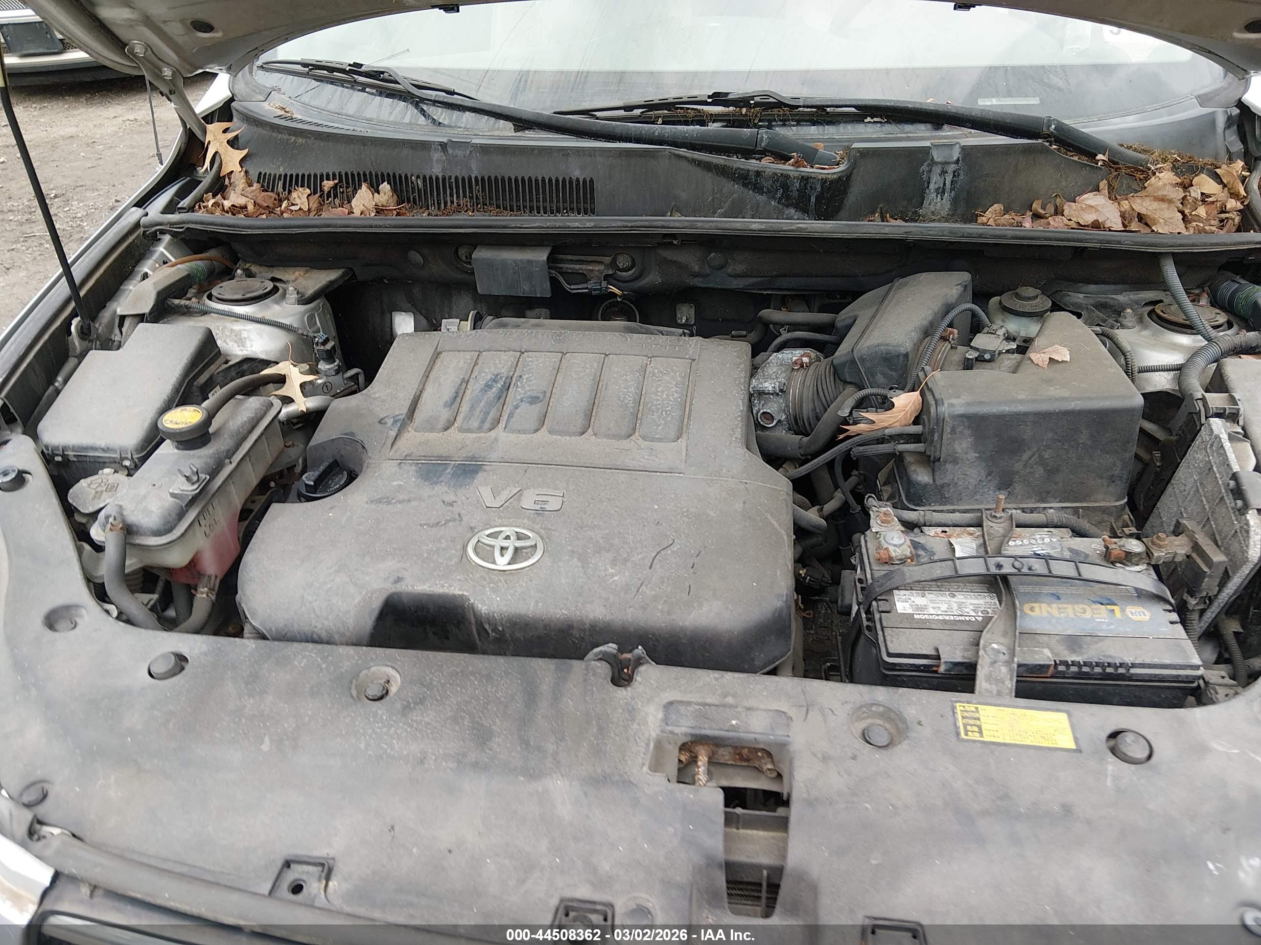 TOYOTA RAV4 image 10