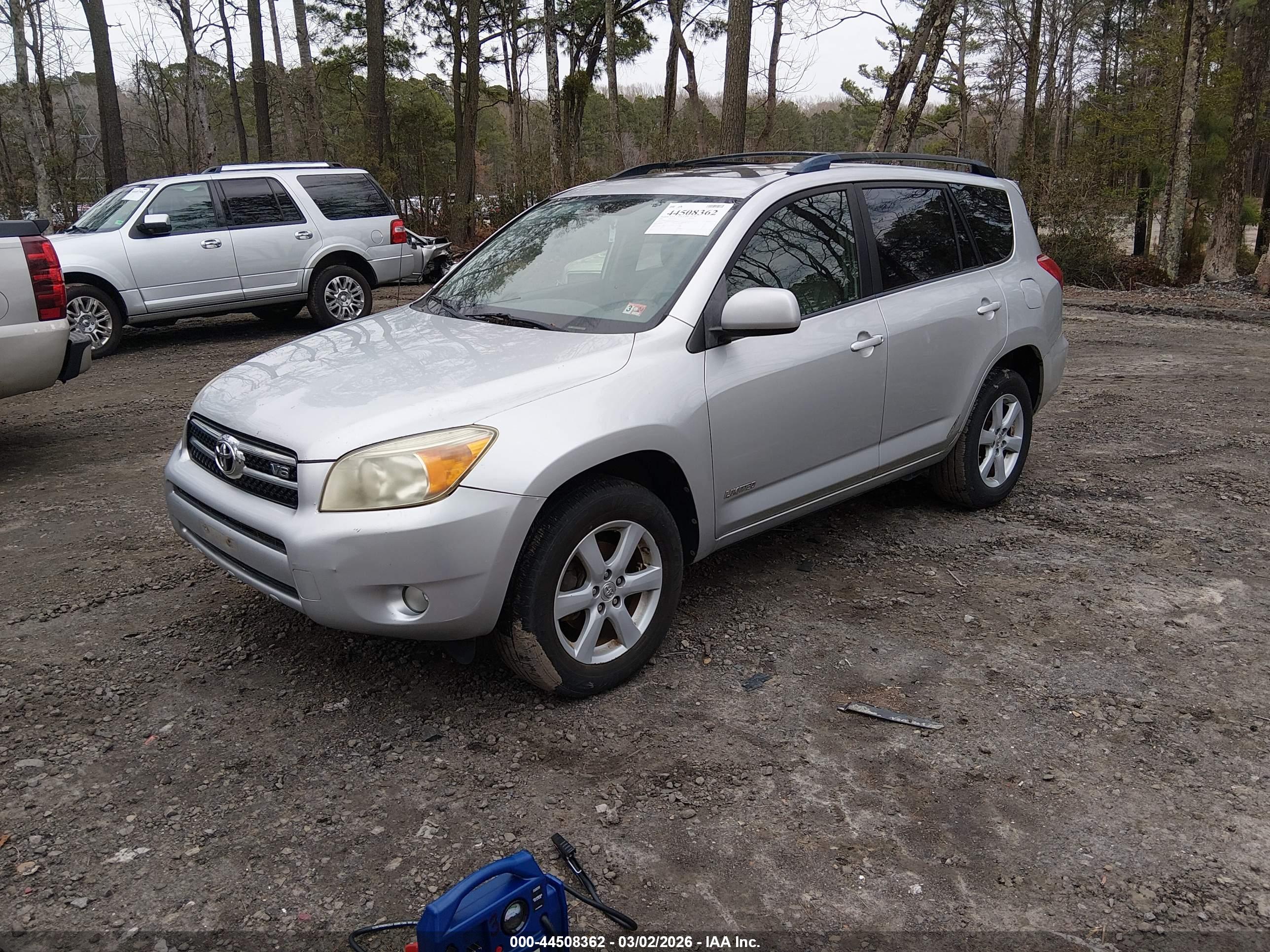TOYOTA RAV4 image 2