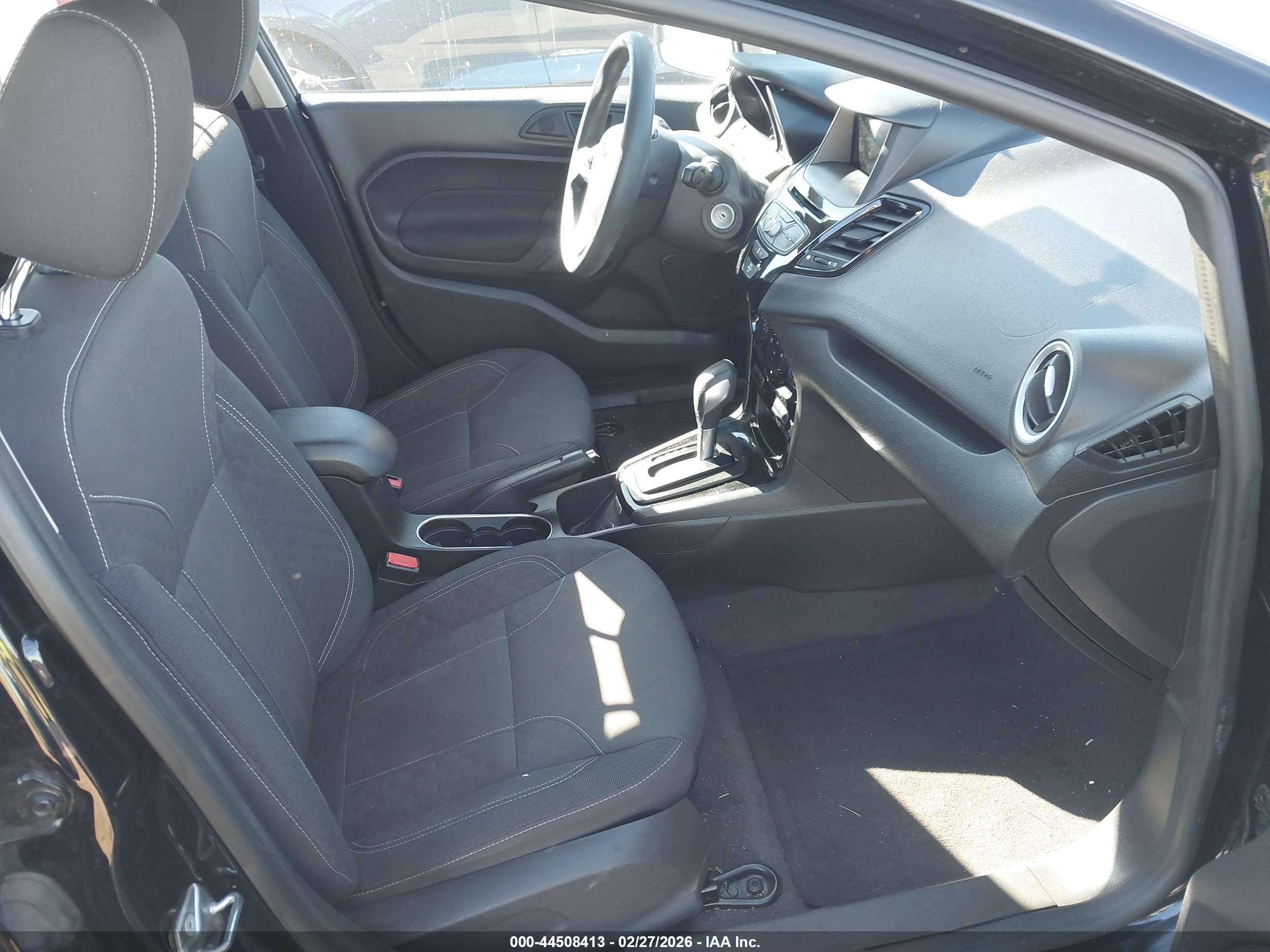 FORD FIESTA image 5