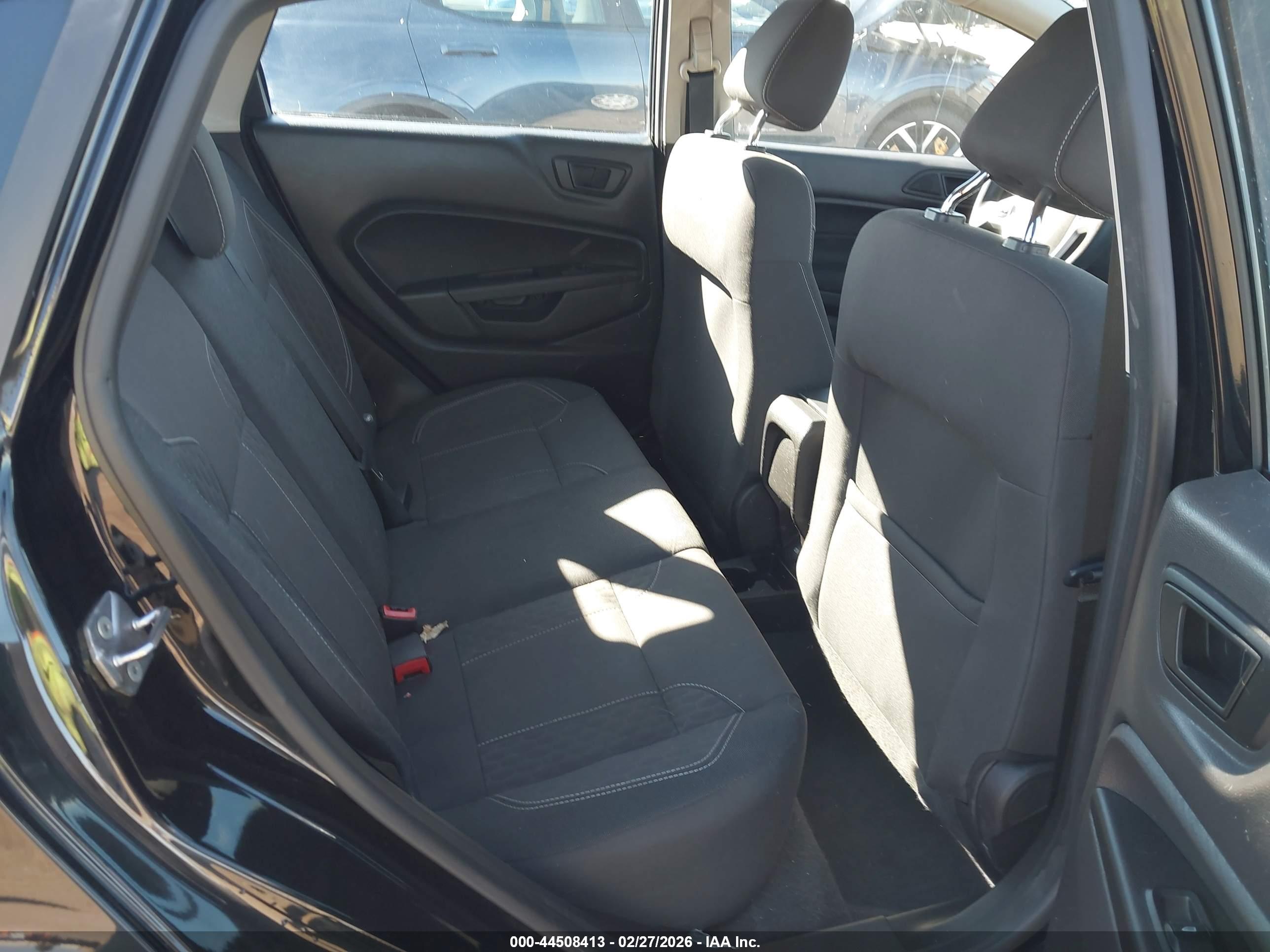 FORD FIESTA image 8