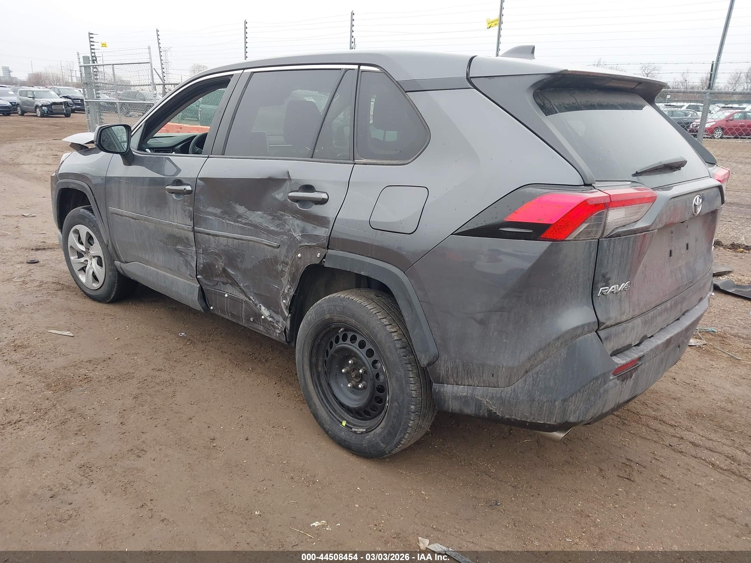 TOYOTA RAV4 image 3