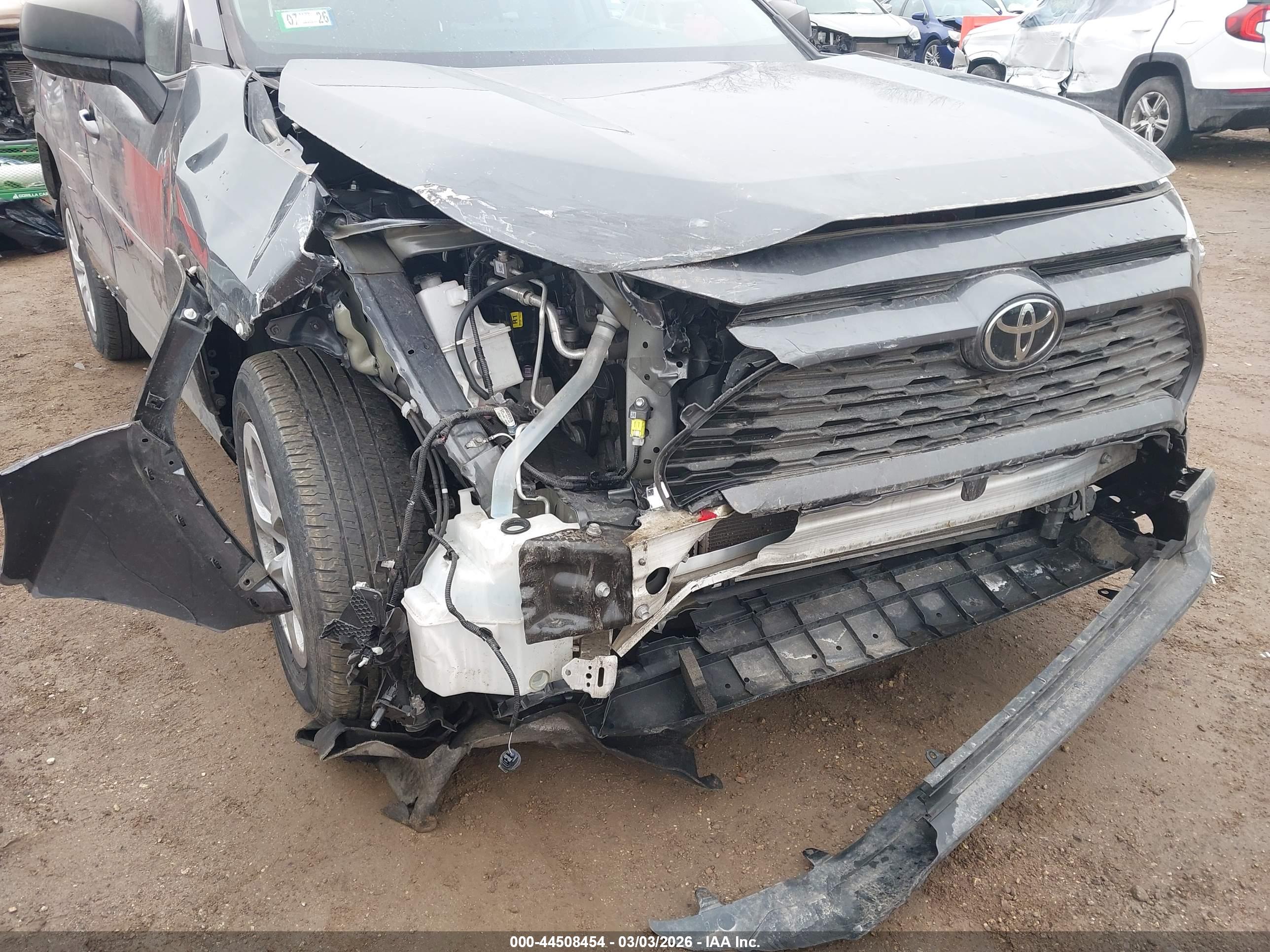 TOYOTA RAV4 image 6