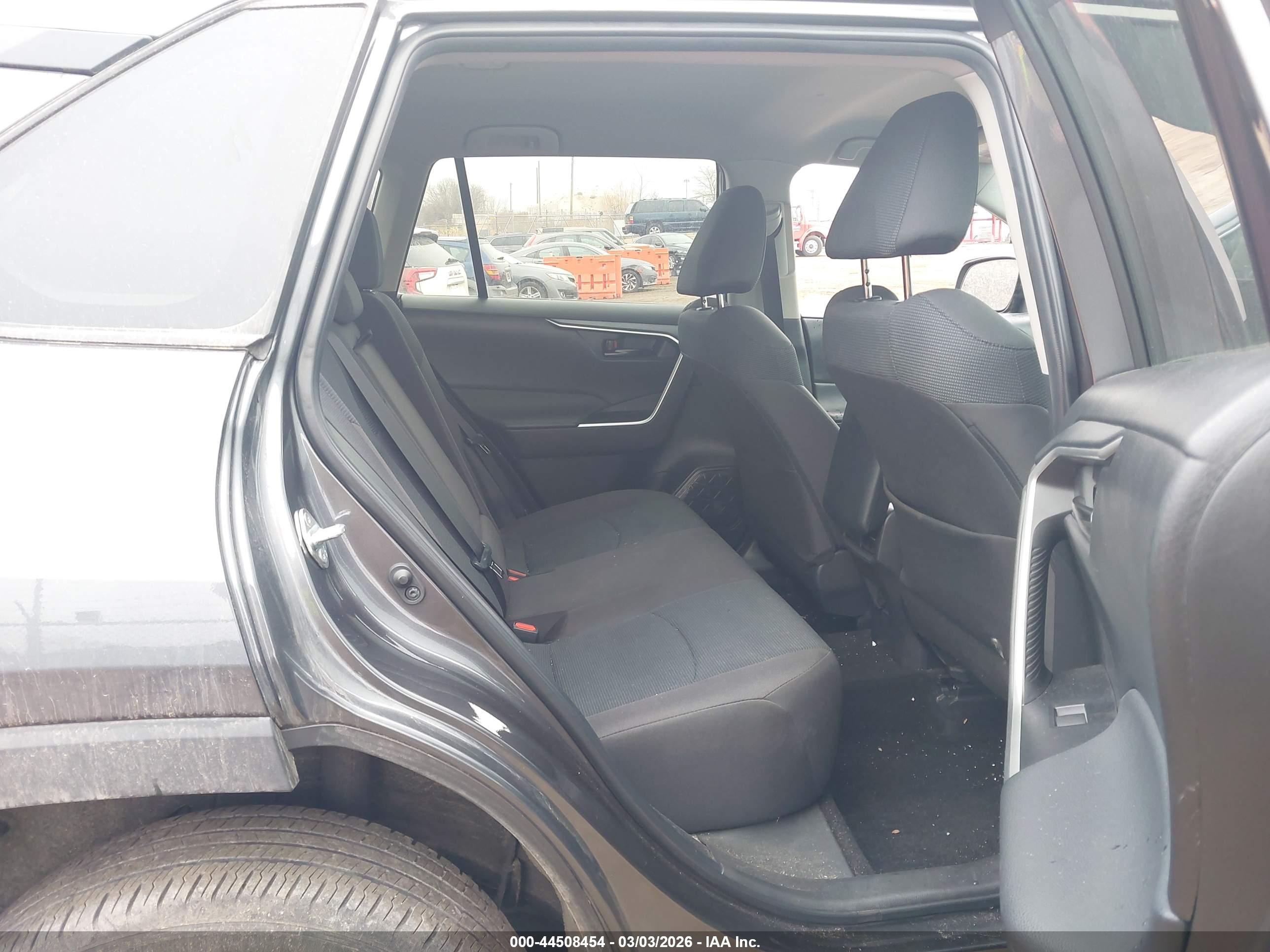 TOYOTA RAV4 image 8