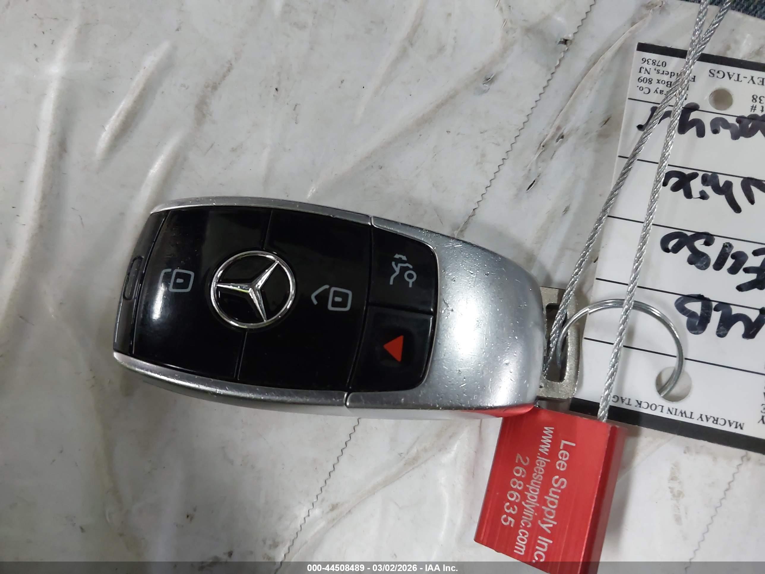 MERCEDES-BENZ E image 11