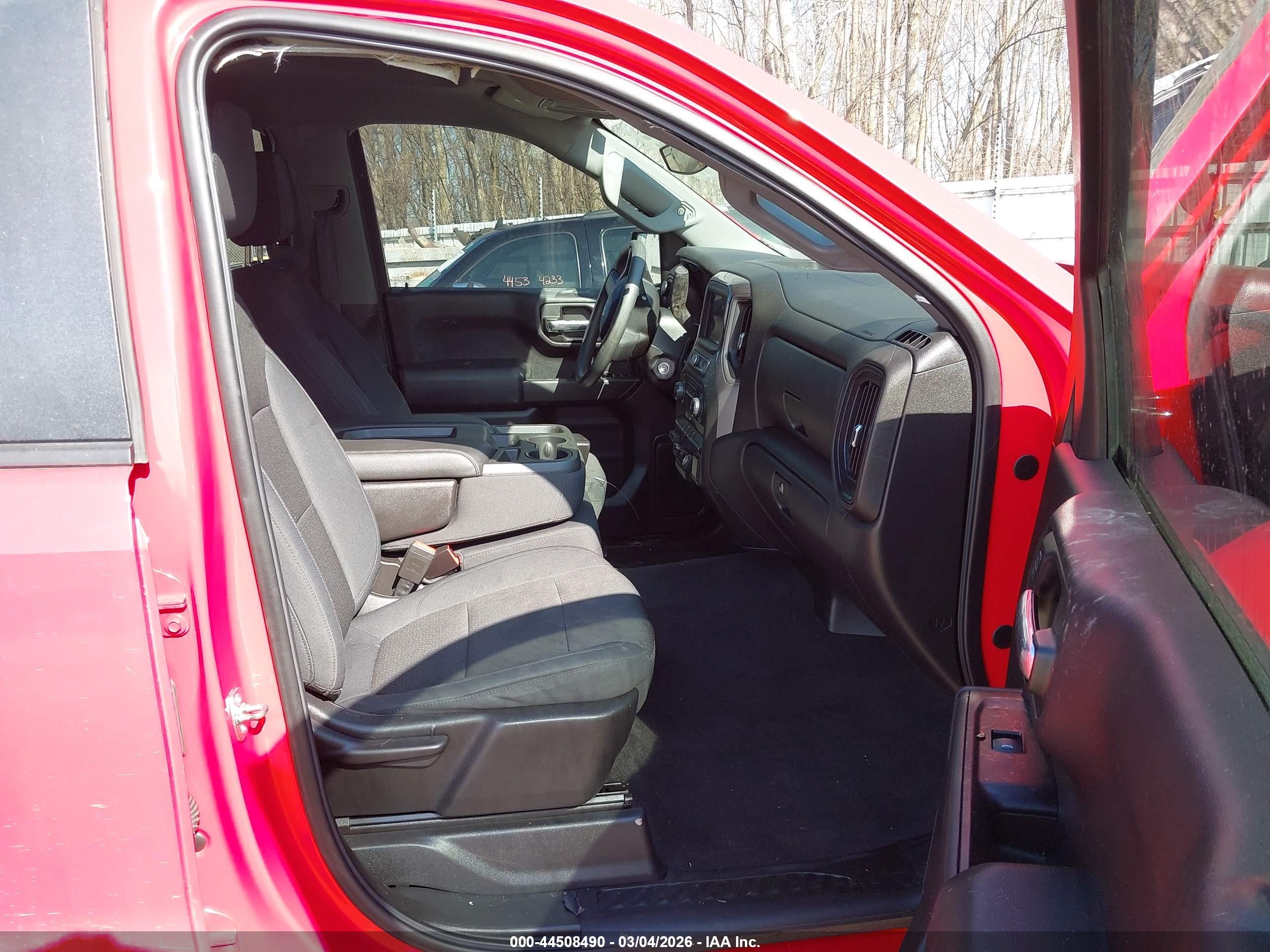 CHEVROLET SILVERADO image 5