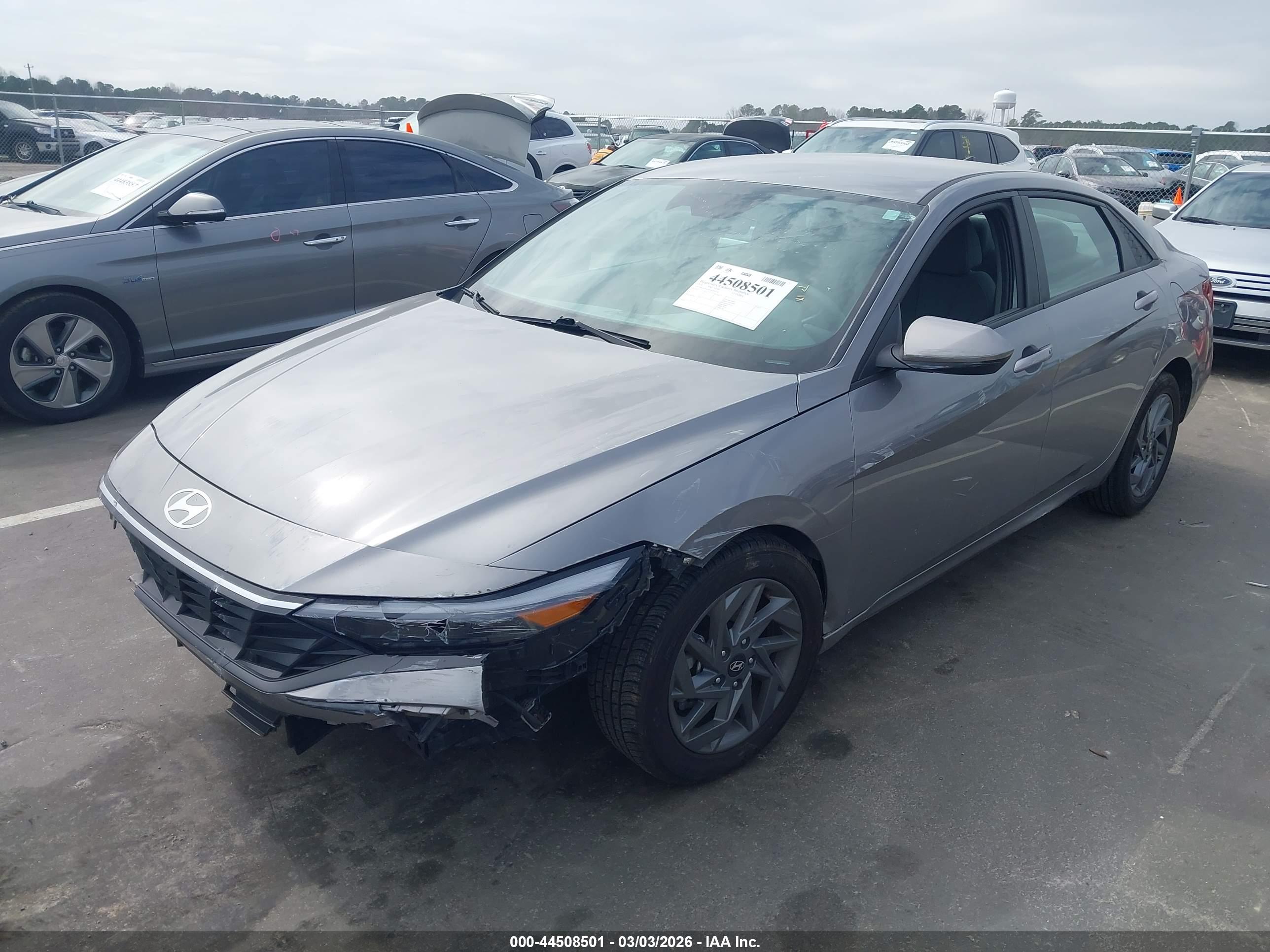 HYUNDAI ELANTRA image 2