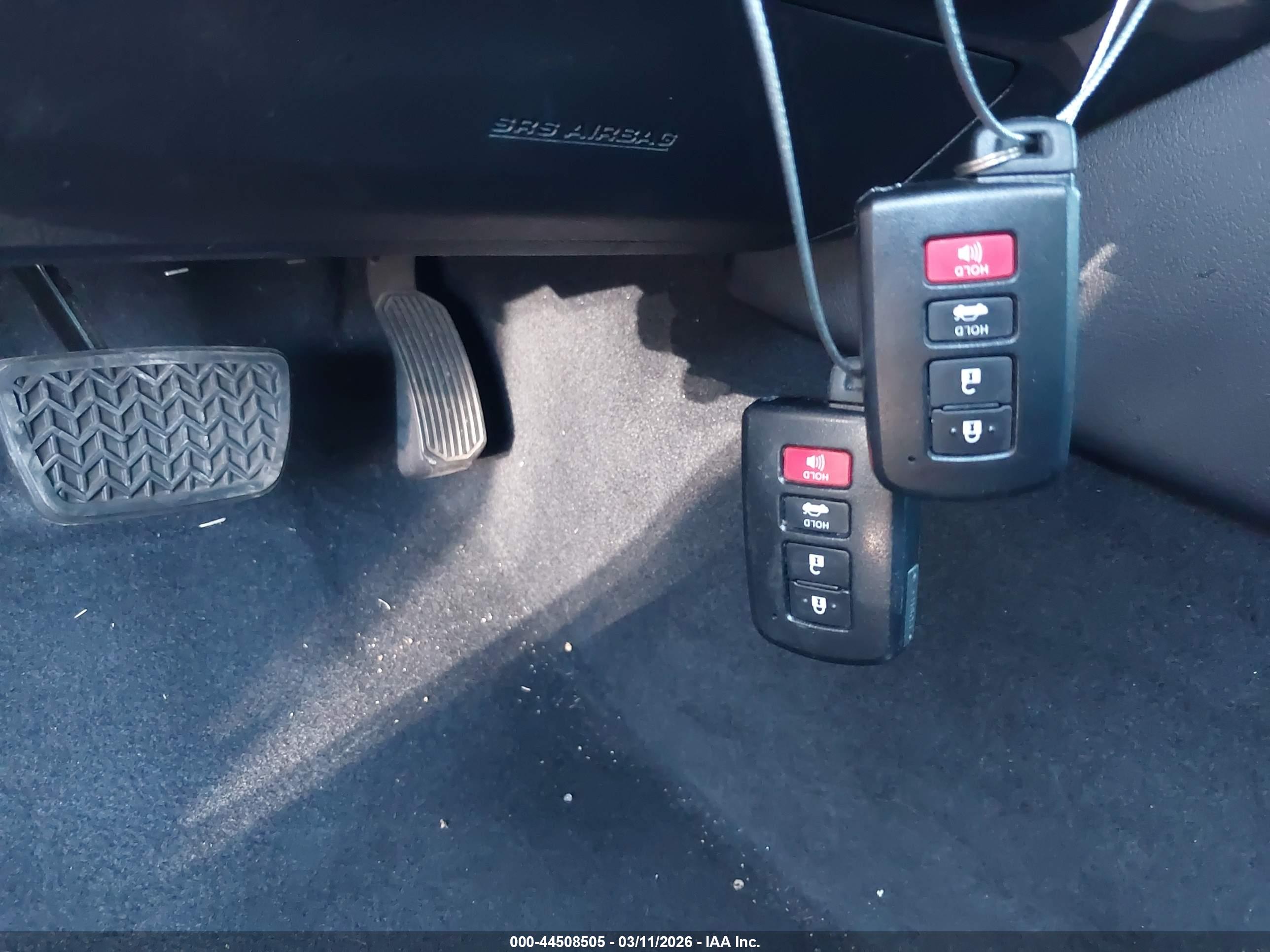 TOYOTA CAMRY image 11