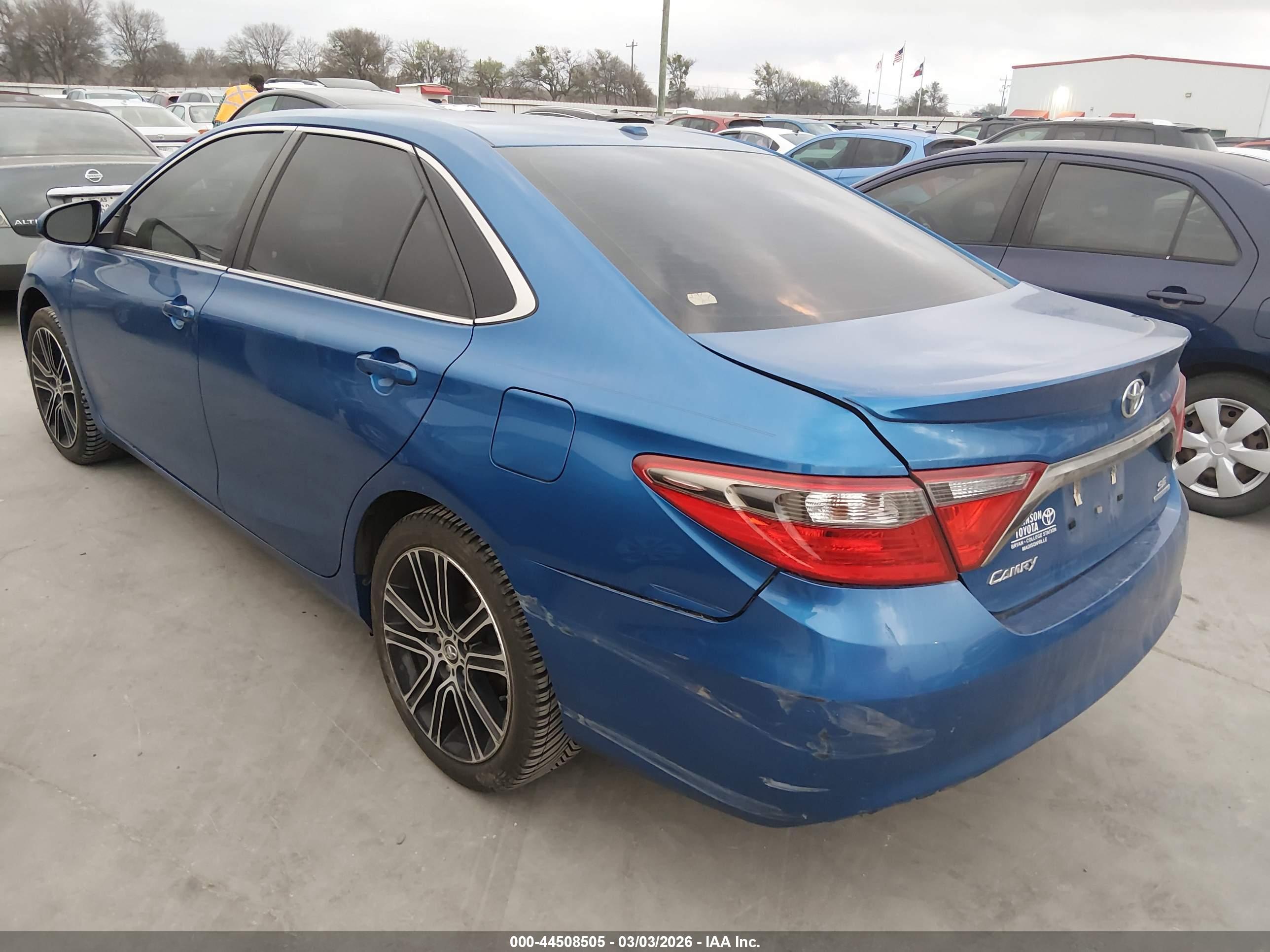 TOYOTA CAMRY image 3