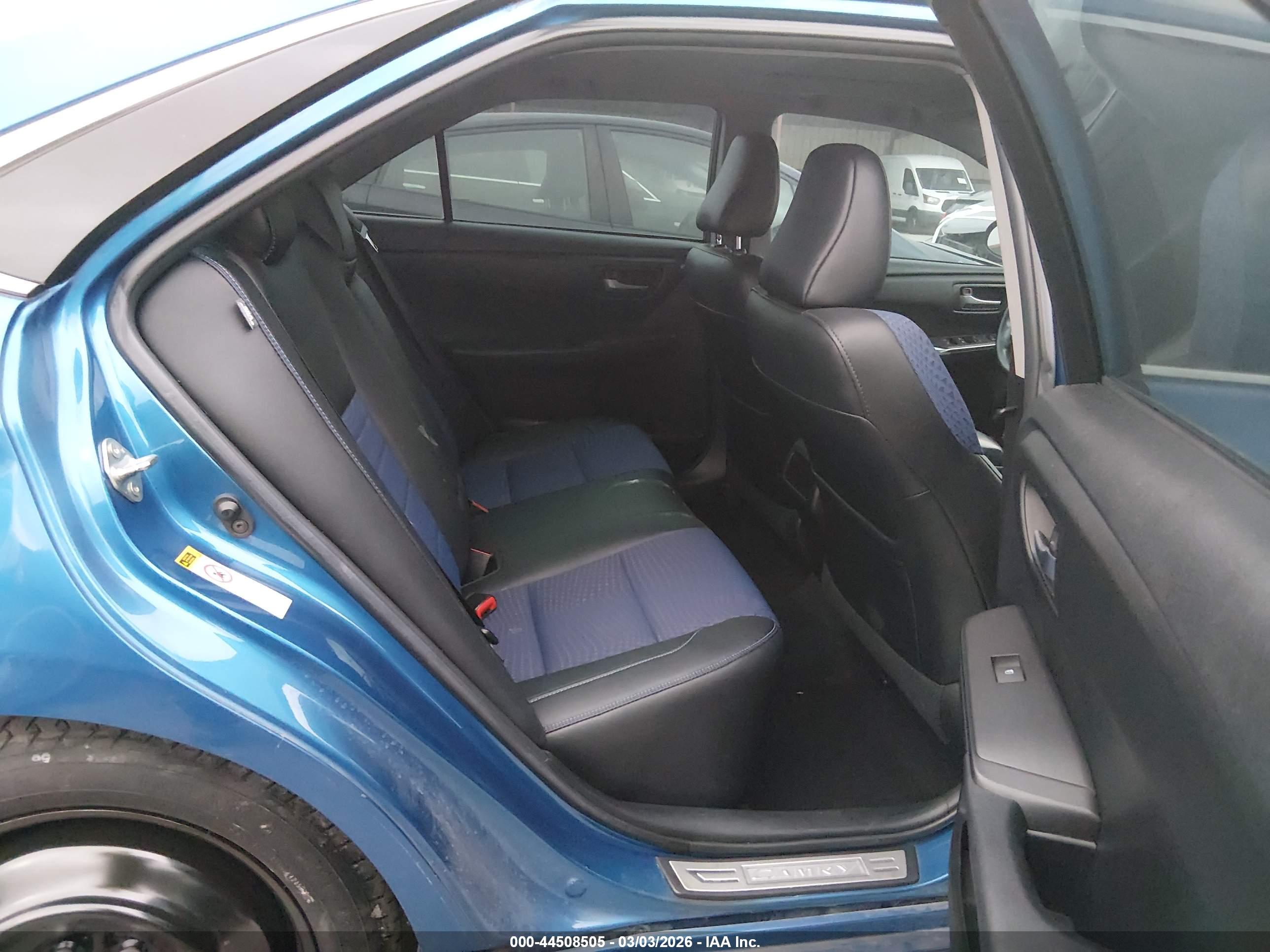 TOYOTA CAMRY image 8