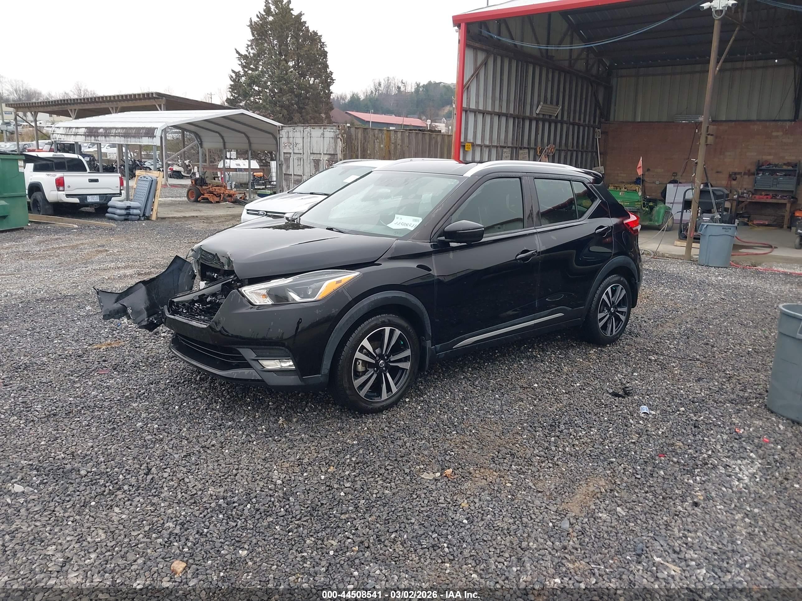NISSAN KICKS image 2