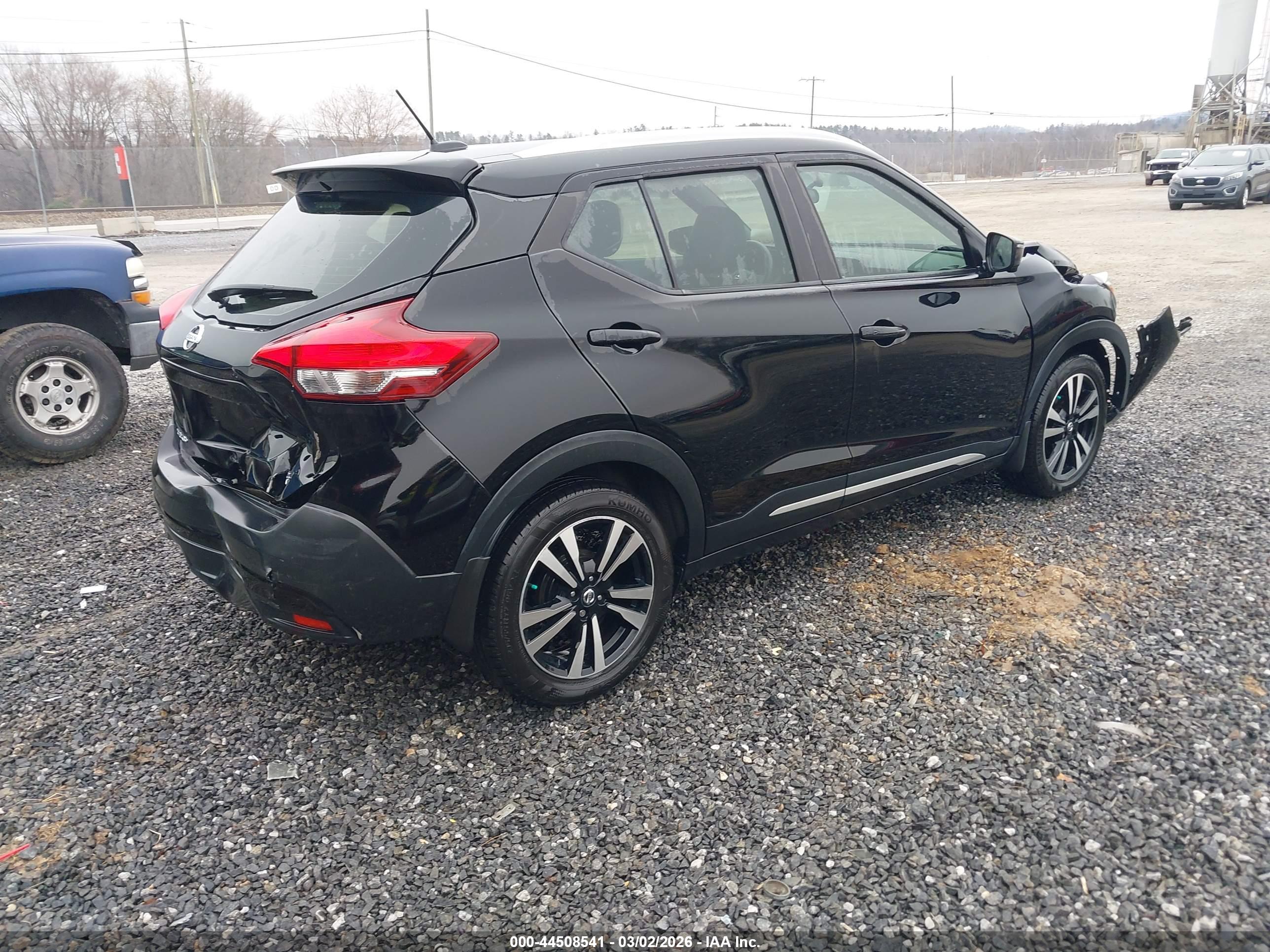 NISSAN KICKS image 4