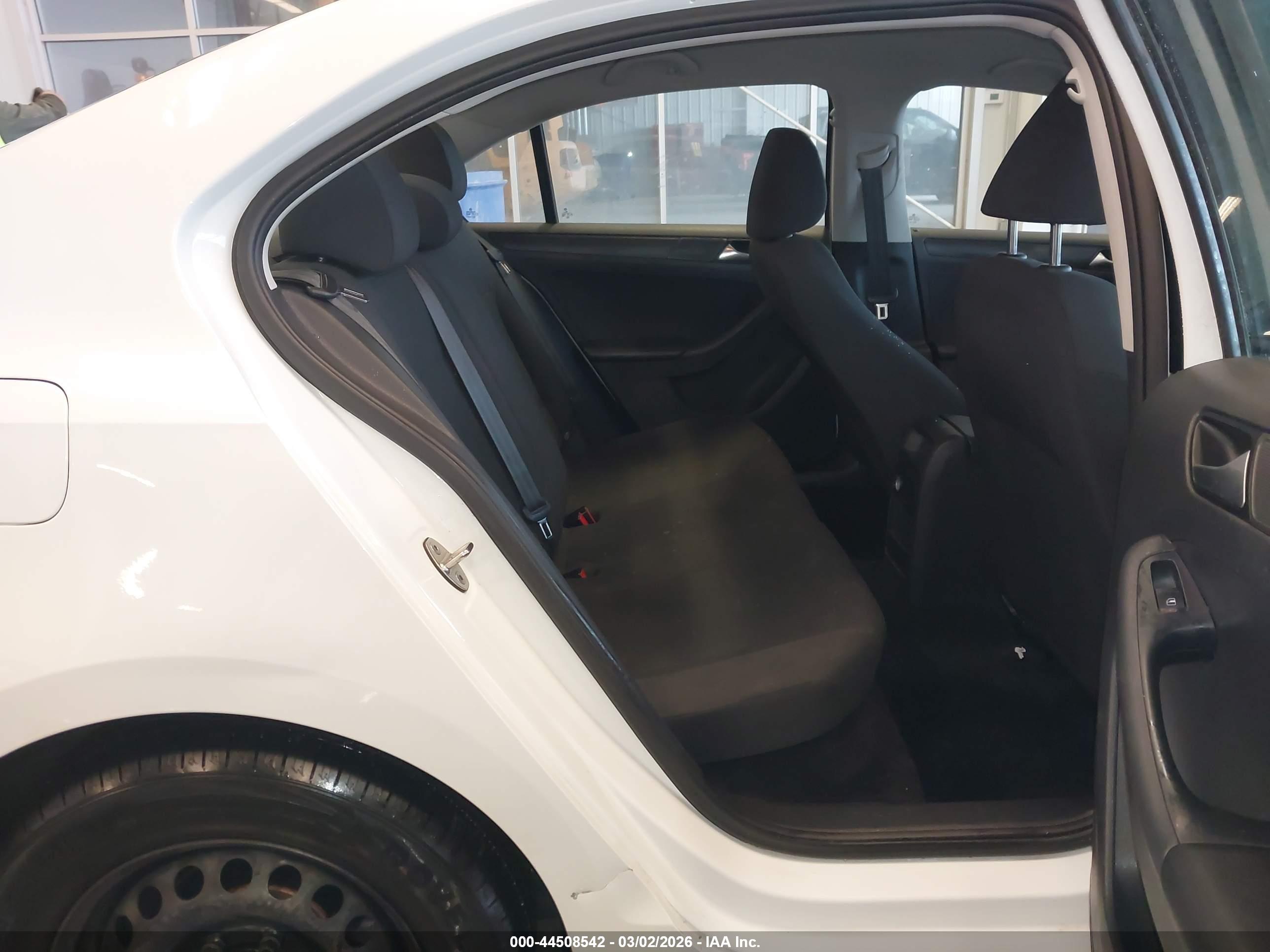 VOLKSWAGEN JETTA image 8