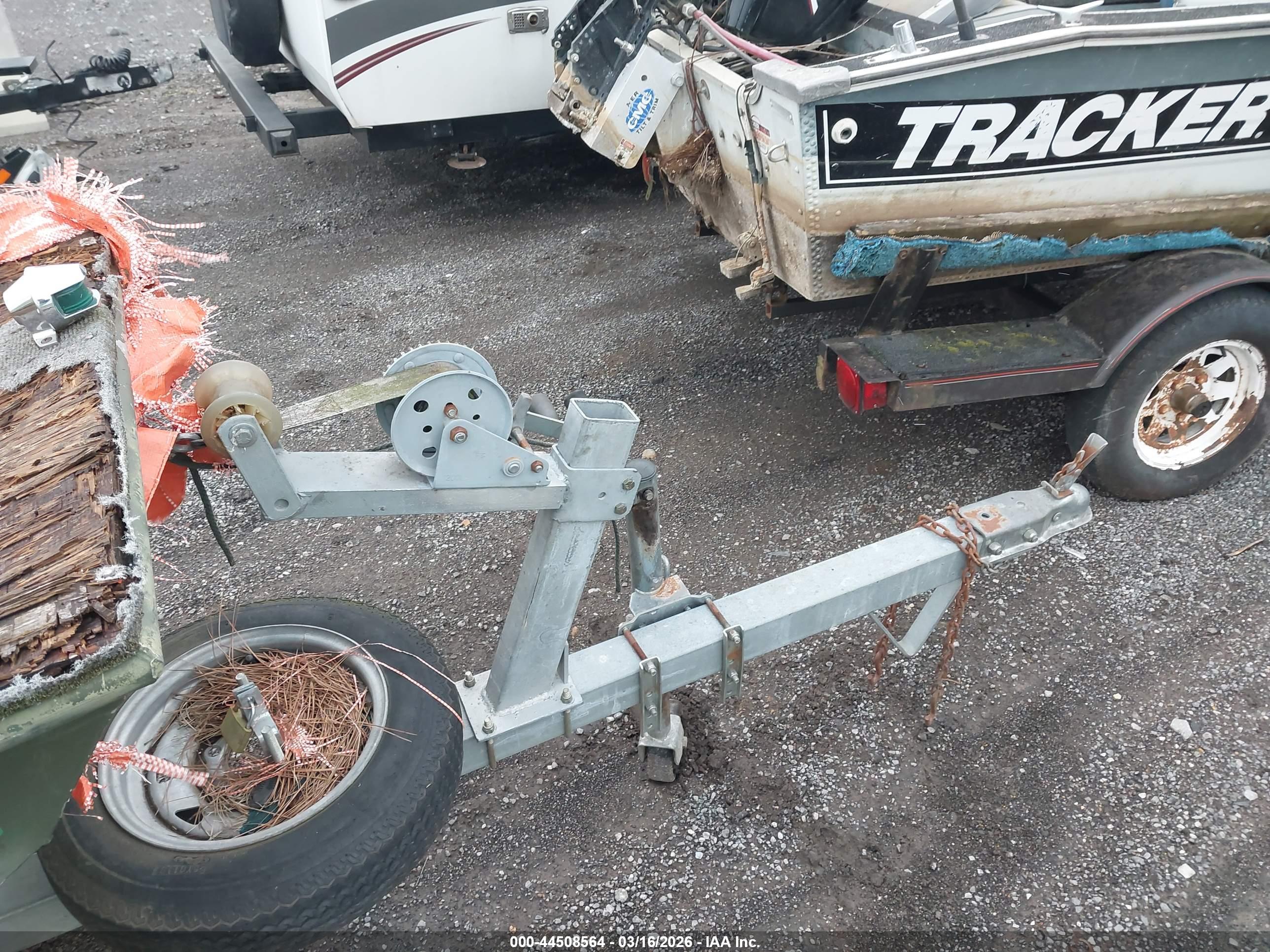 ALUMACRAFT BOAT image 7