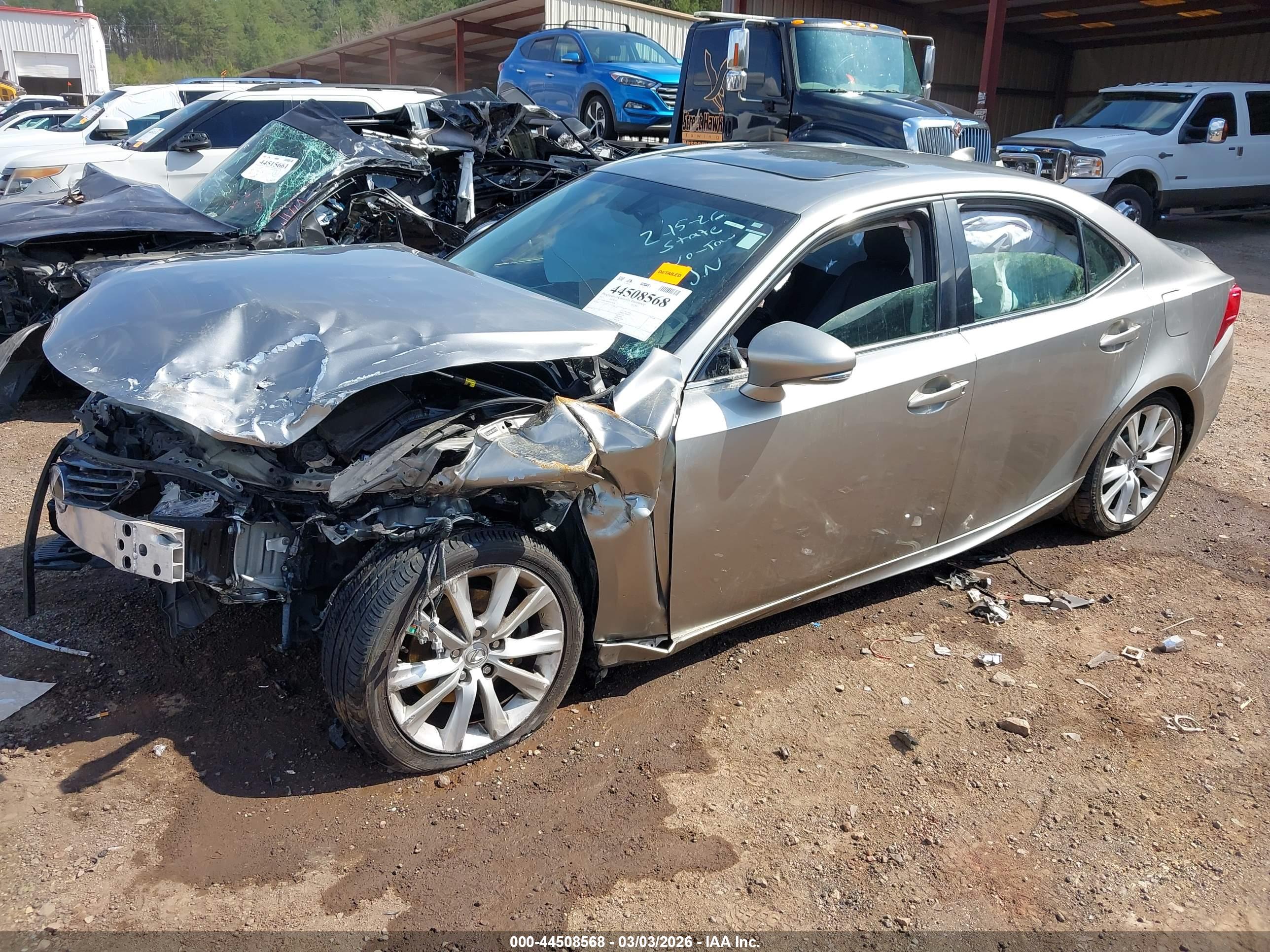 LEXUS IS image 2