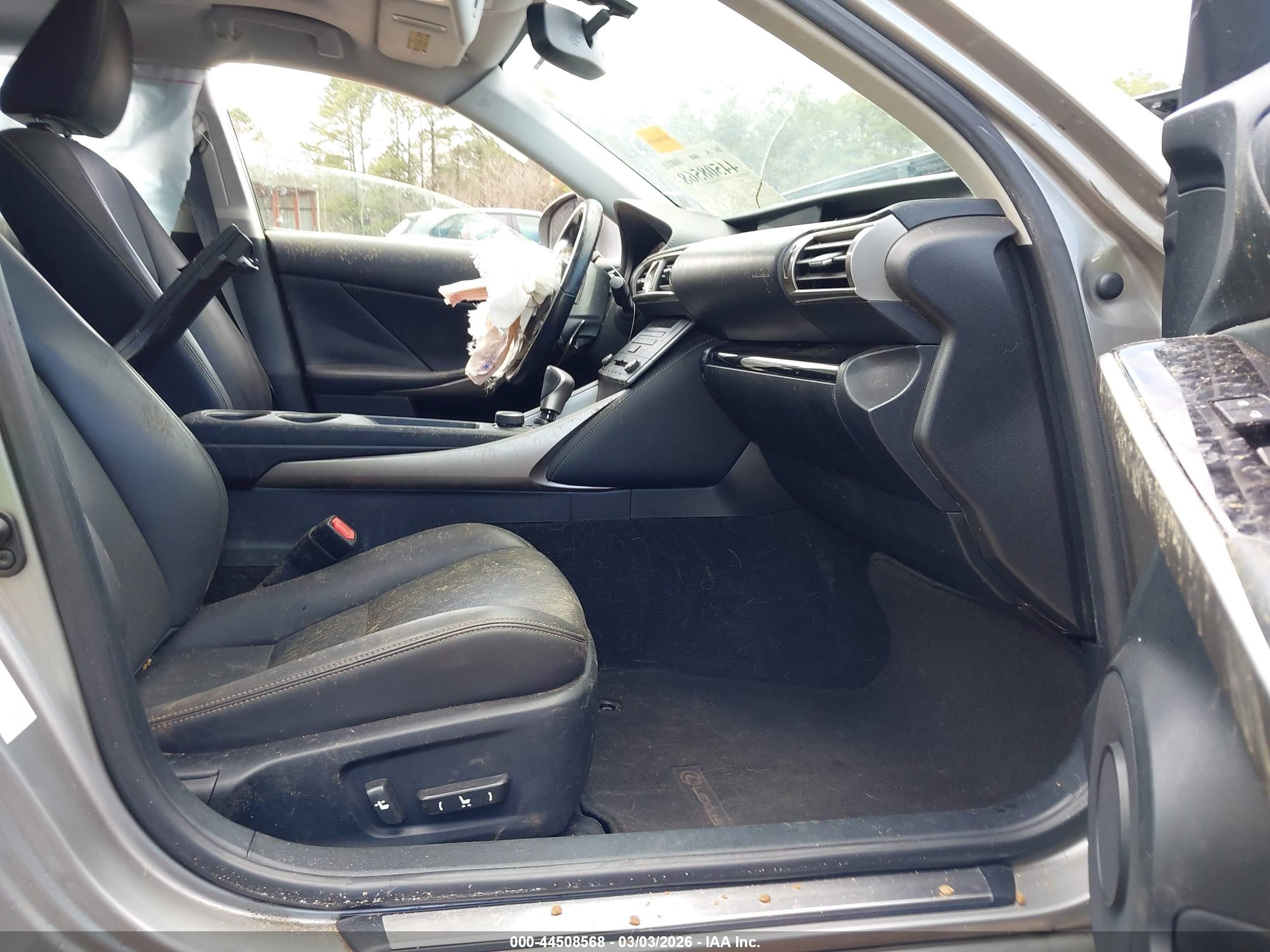 LEXUS IS image 5
