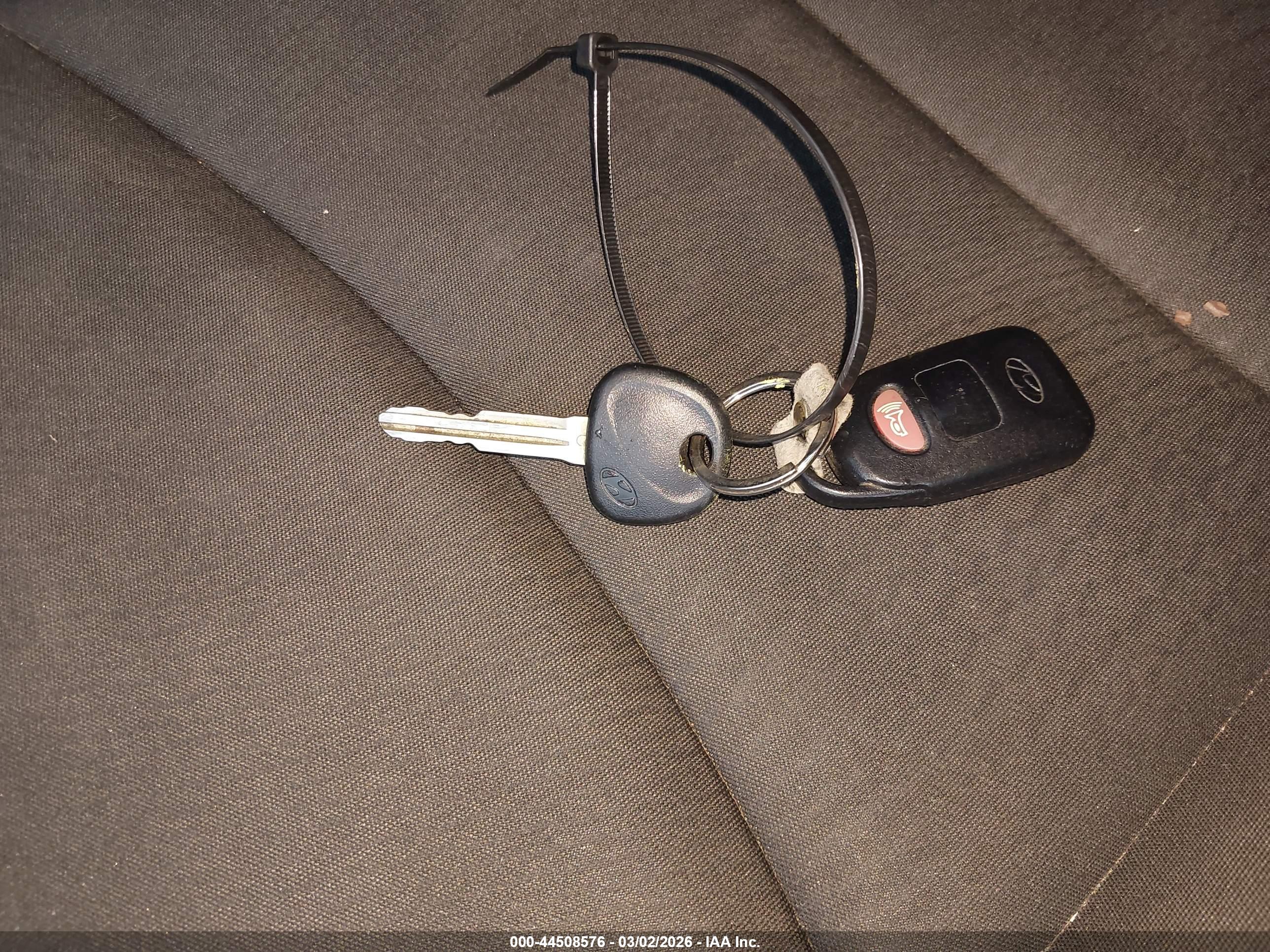 HYUNDAI ELANTRA image 11