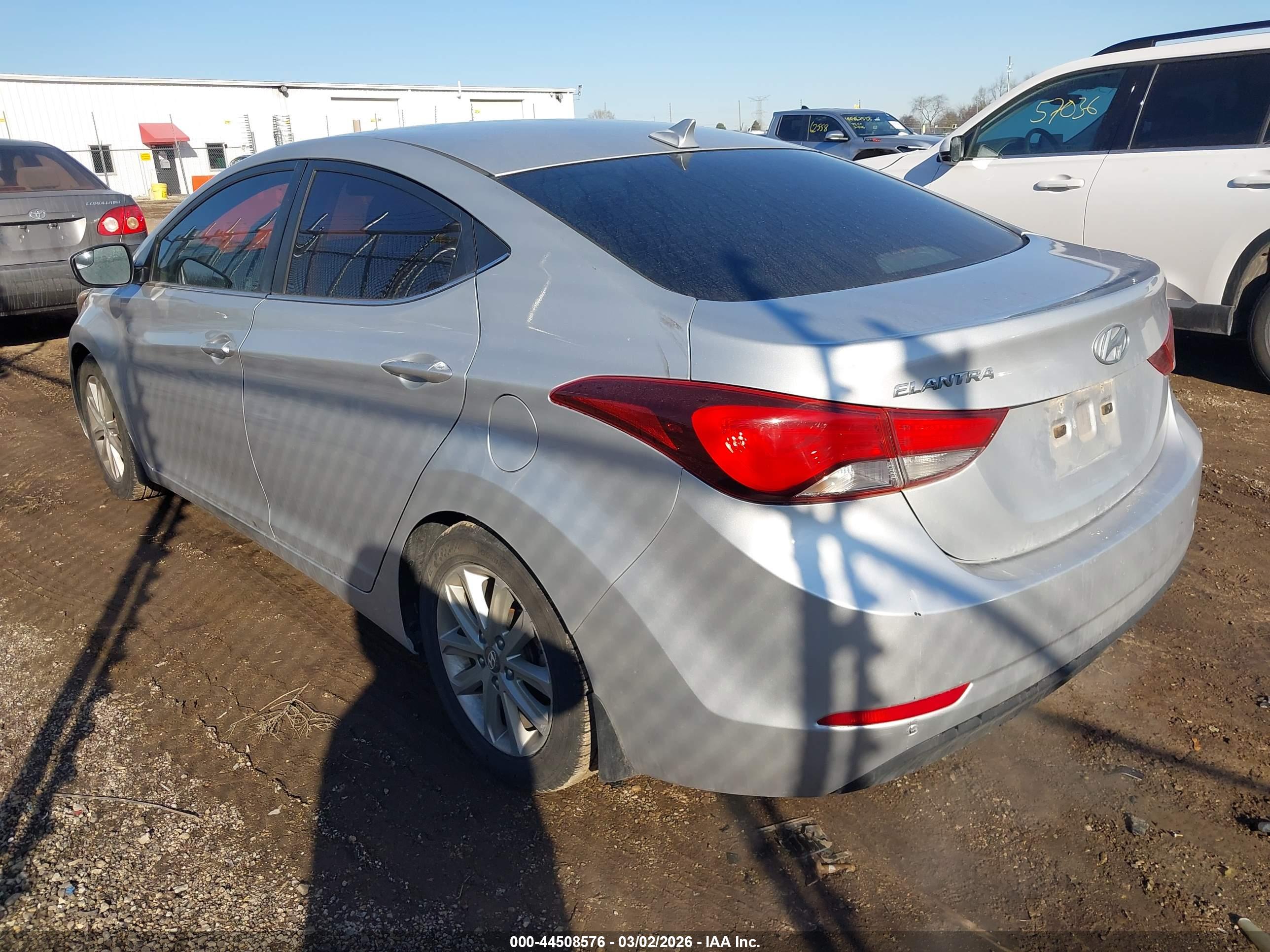 HYUNDAI ELANTRA image 3