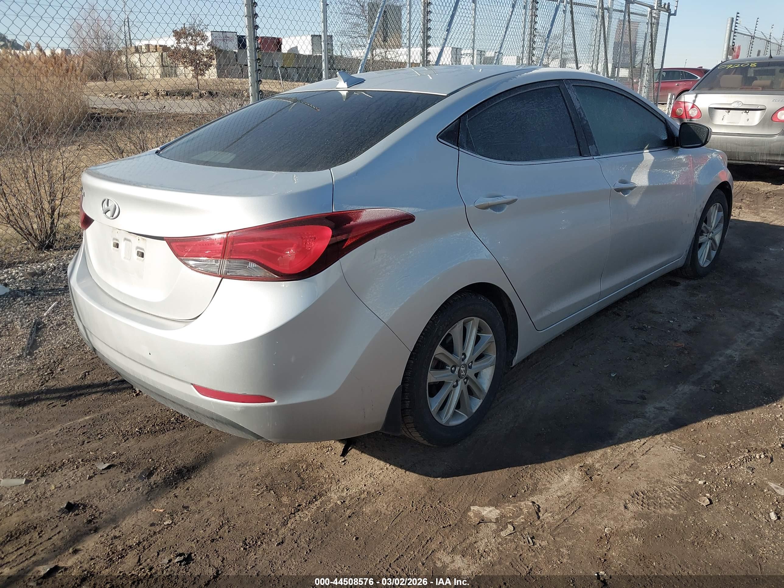 HYUNDAI ELANTRA image 4