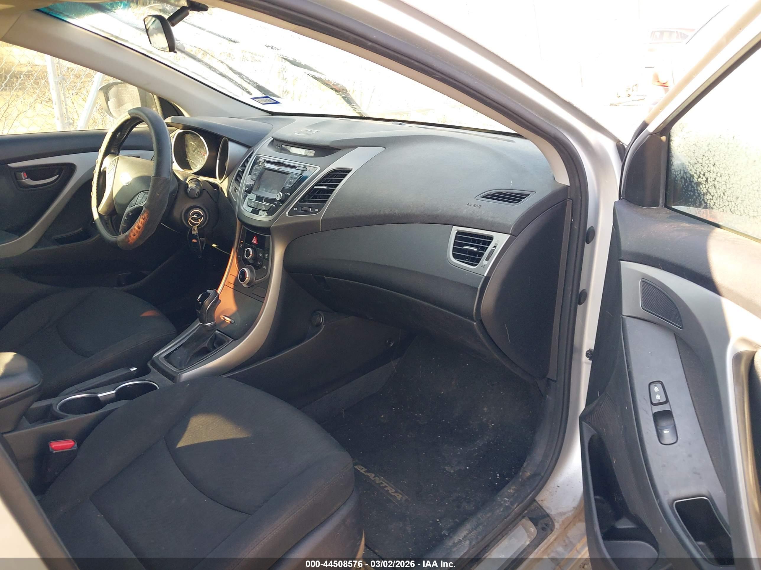 HYUNDAI ELANTRA image 5