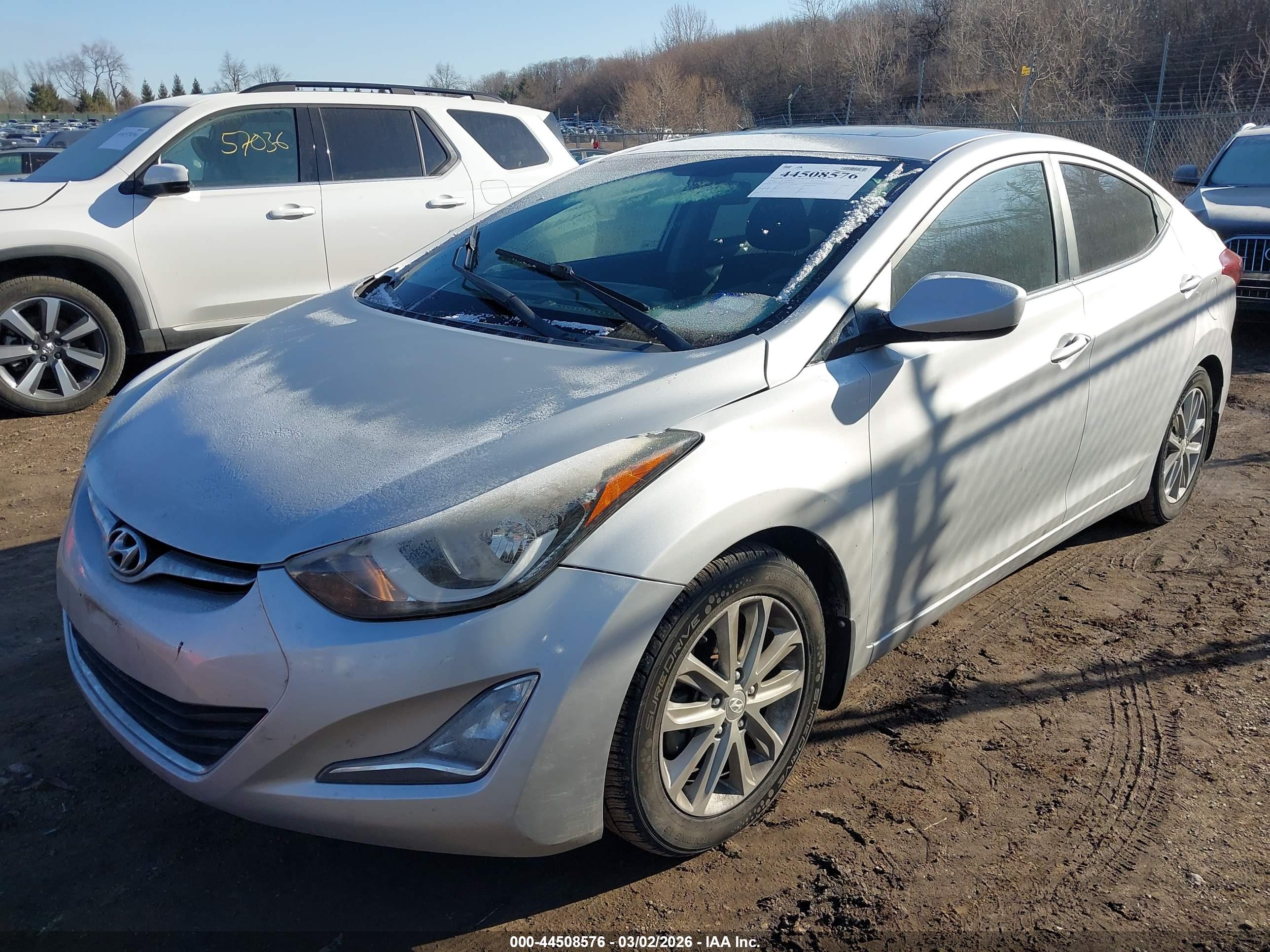 HYUNDAI ELANTRA image 6