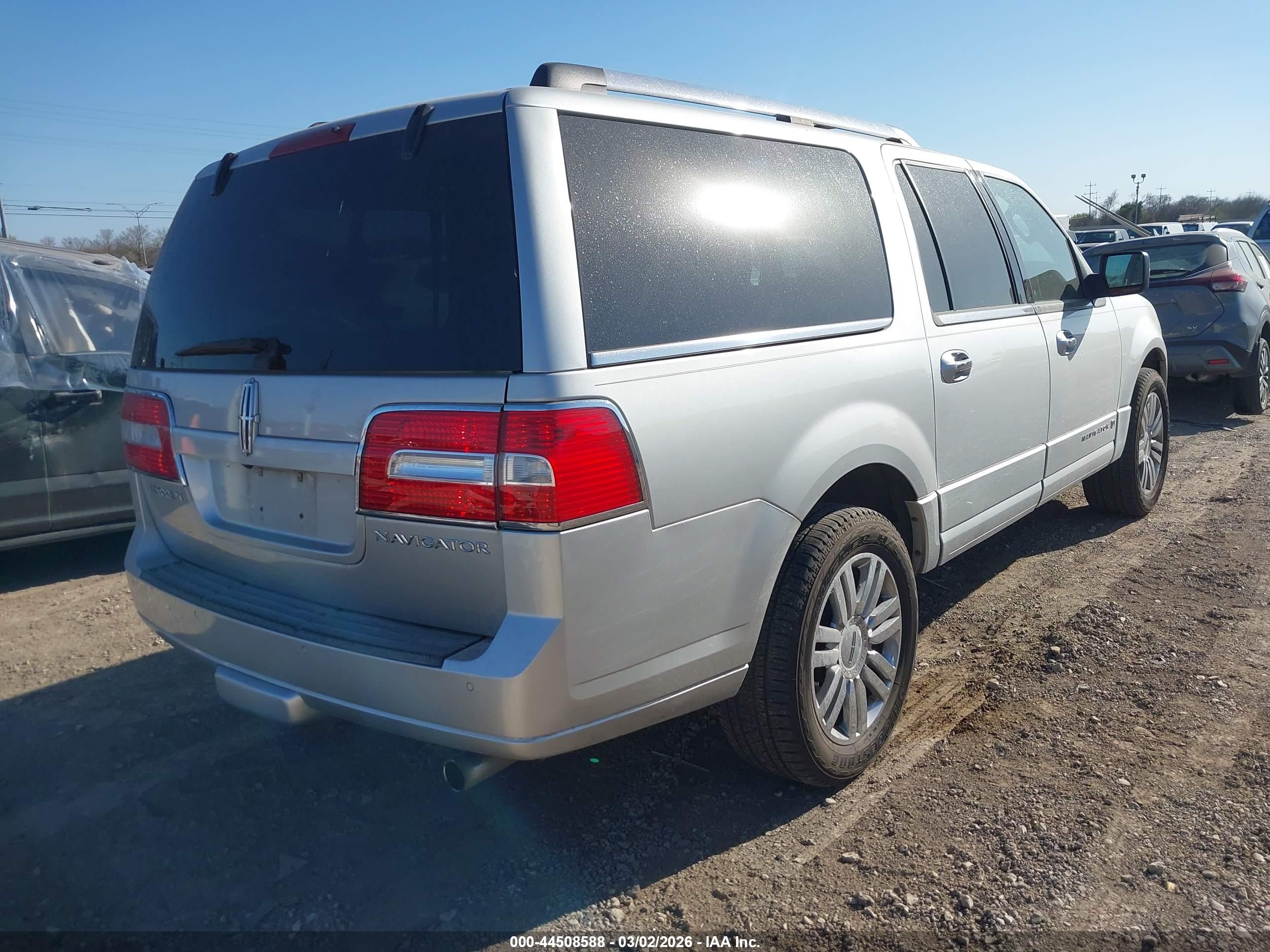 LINCOLN NAVIGATOR image 4