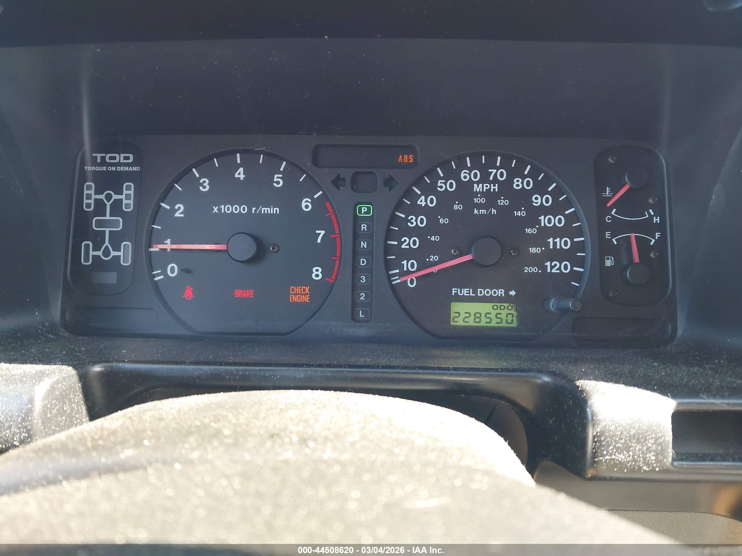ISUZU TROOPER image 7
