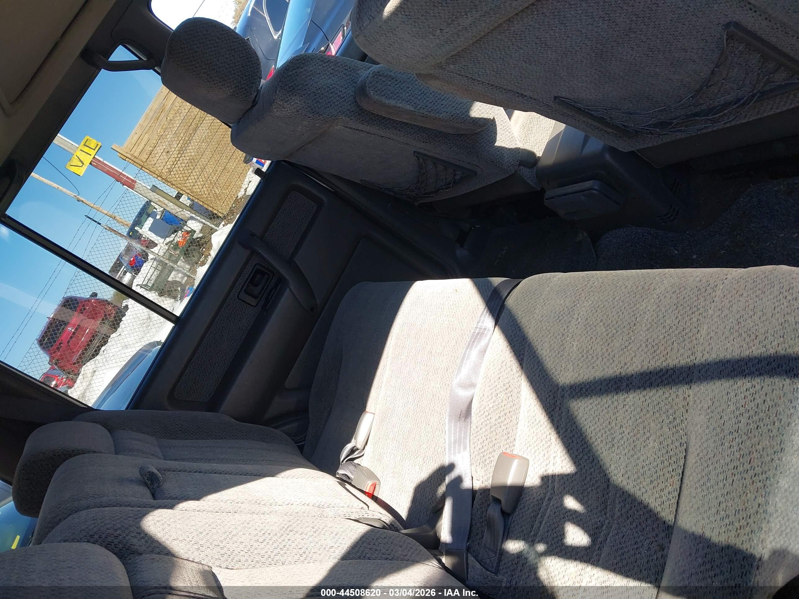 ISUZU TROOPER image 8