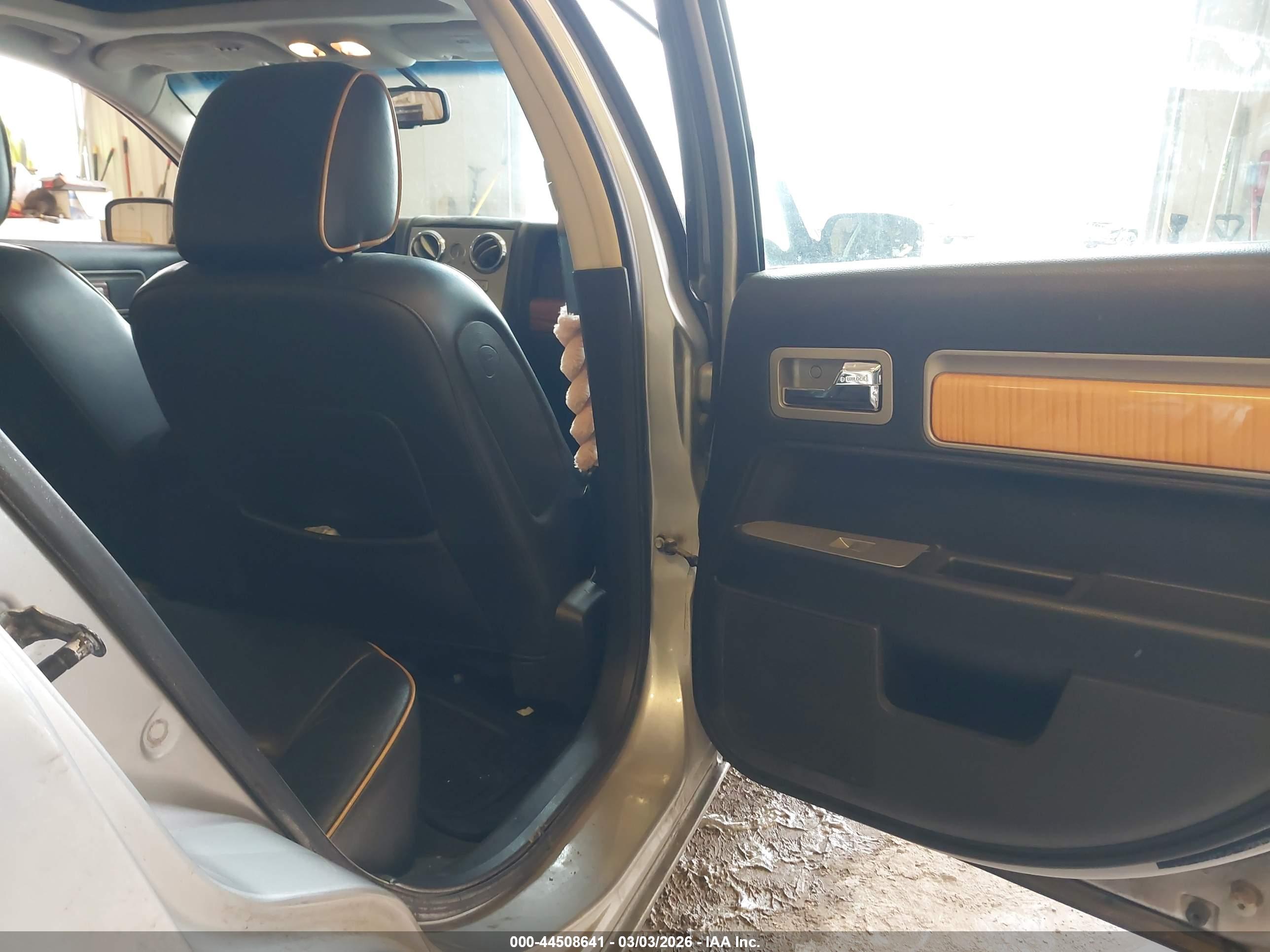 LINCOLN MKZ image 8