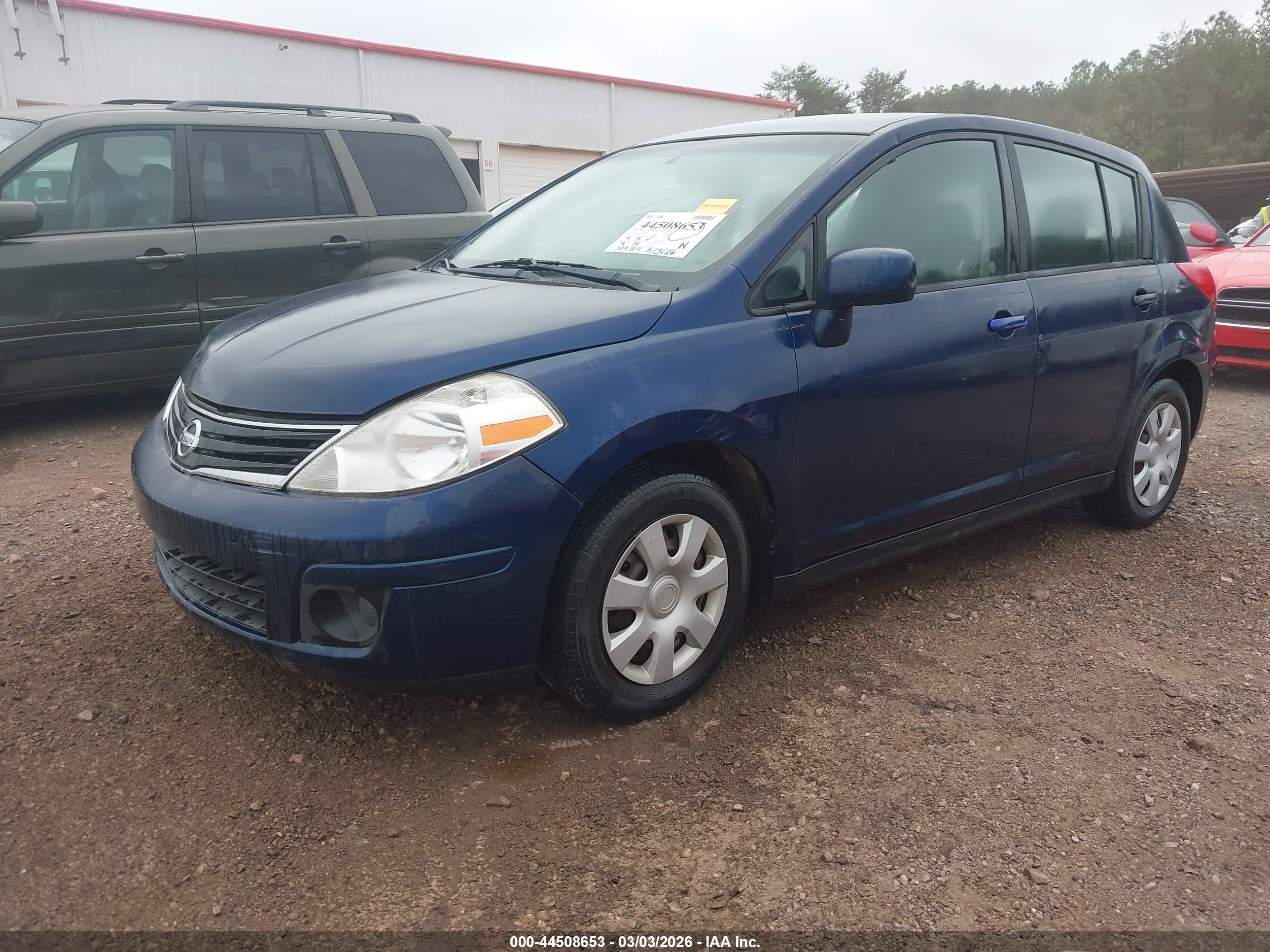NISSAN VERSA image 2