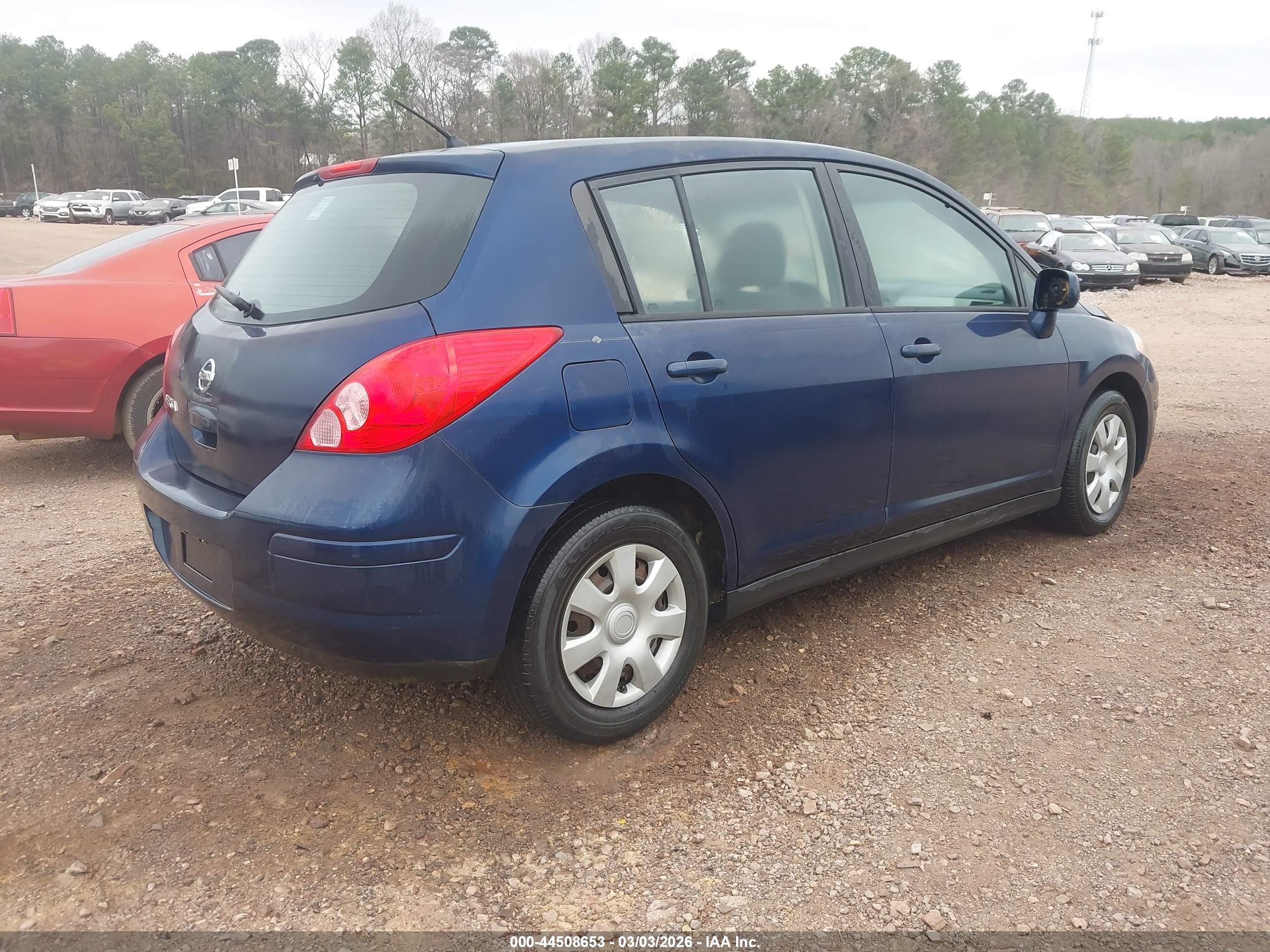 NISSAN VERSA image 4