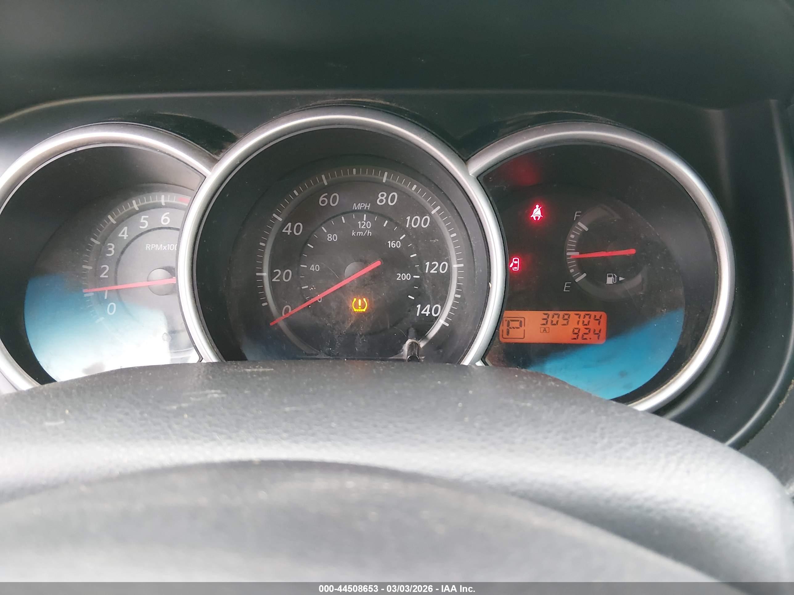 NISSAN VERSA image 7