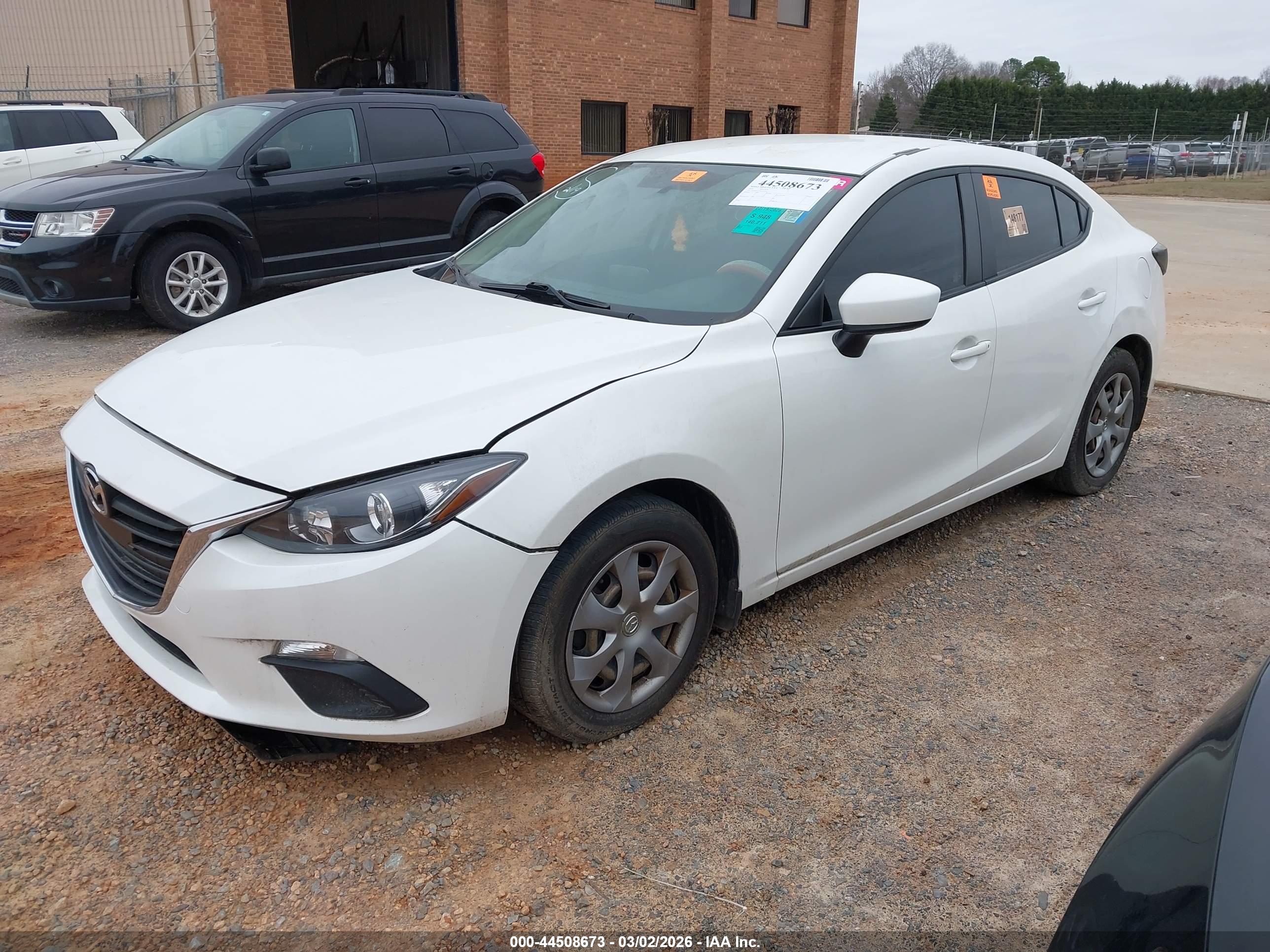 MAZDA MAZDA3 image 2