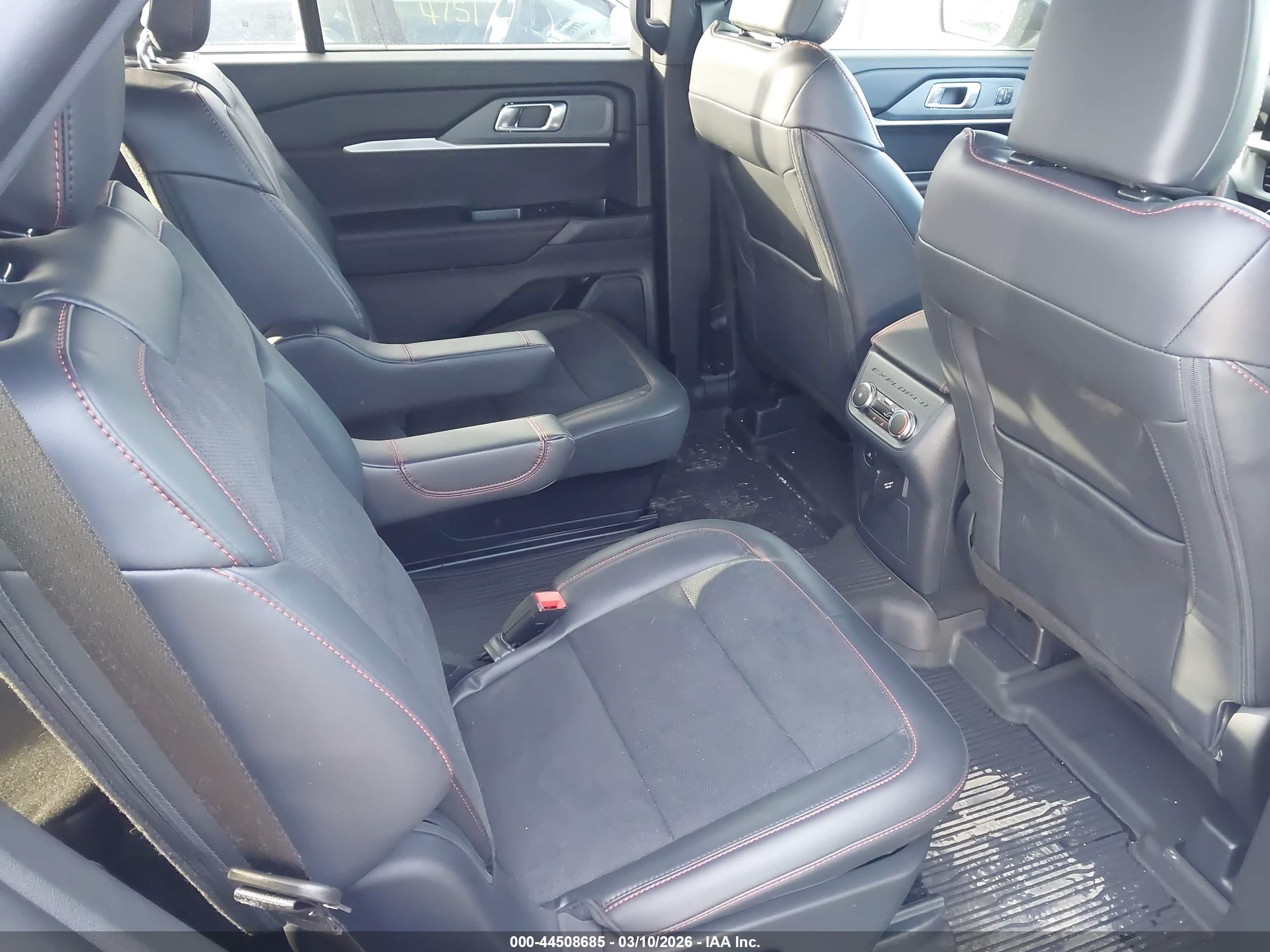 FORD EXPLORER image 8