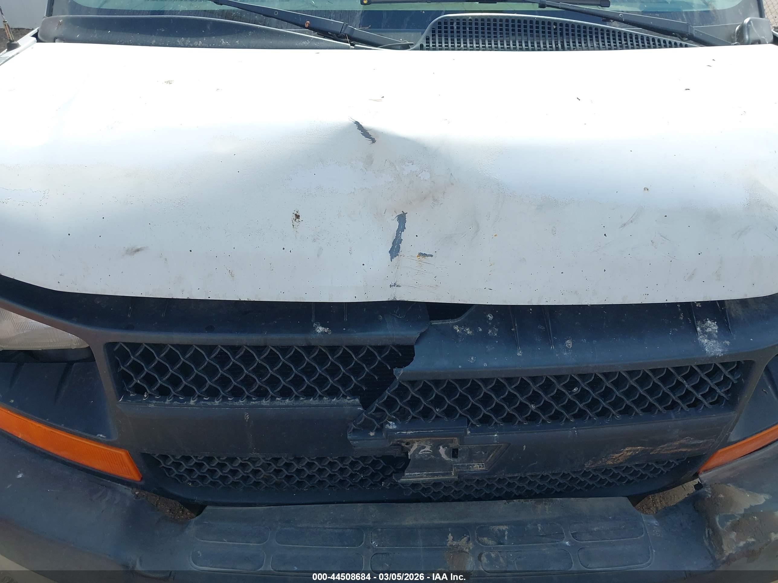 CHEVROLET EXPRESS image 6