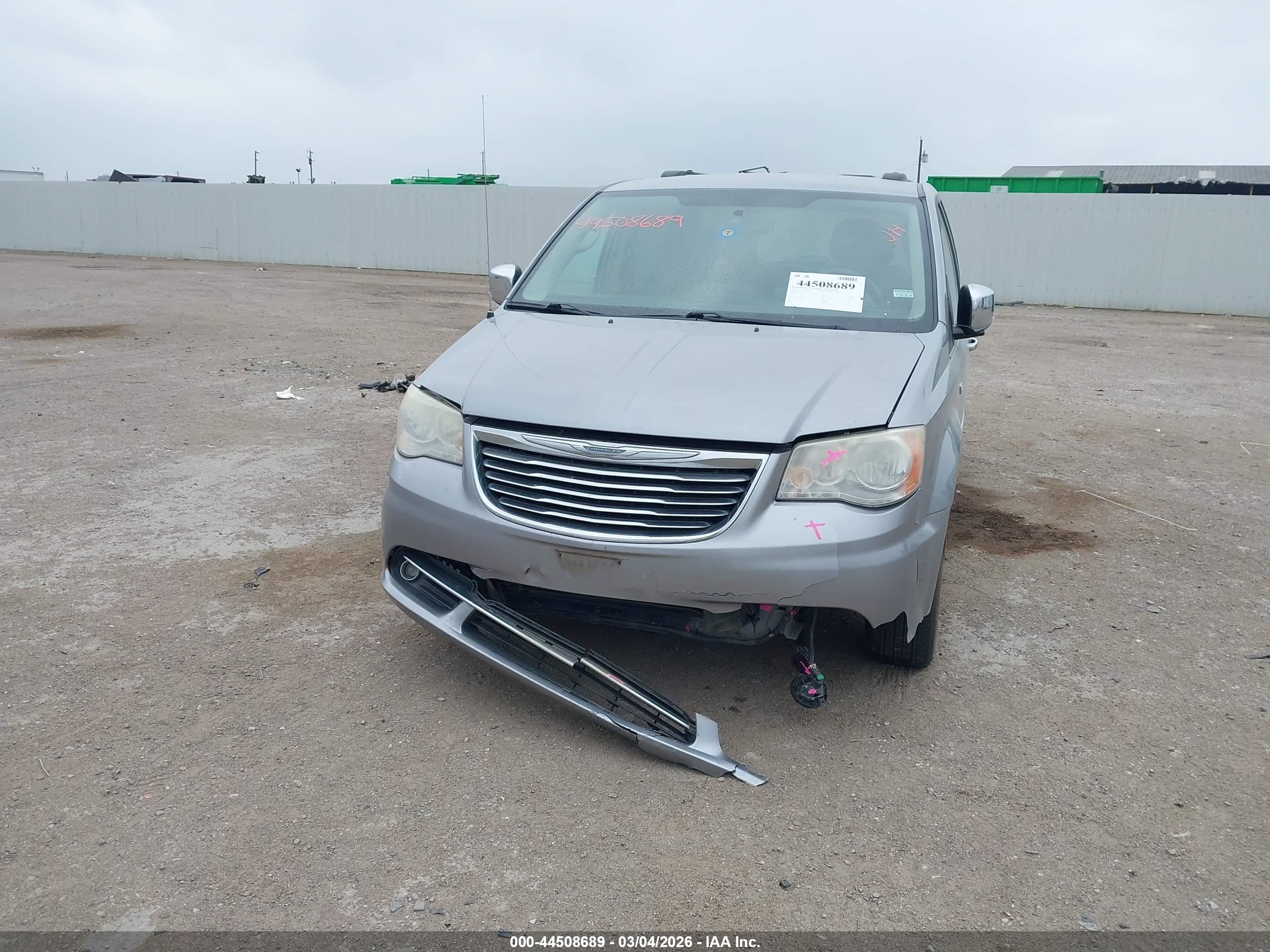 CHRYSLER TOWN image 6