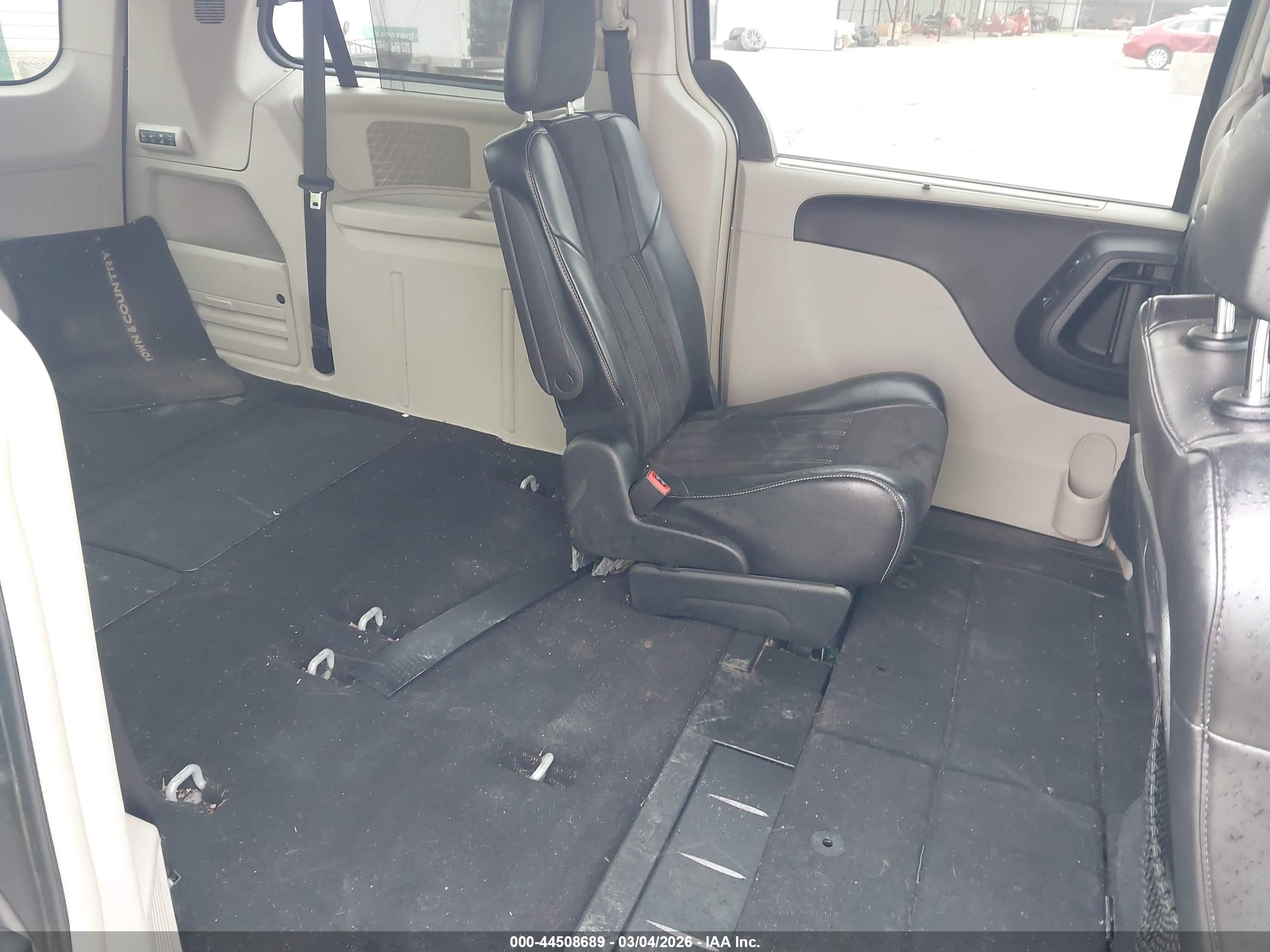 CHRYSLER TOWN image 8