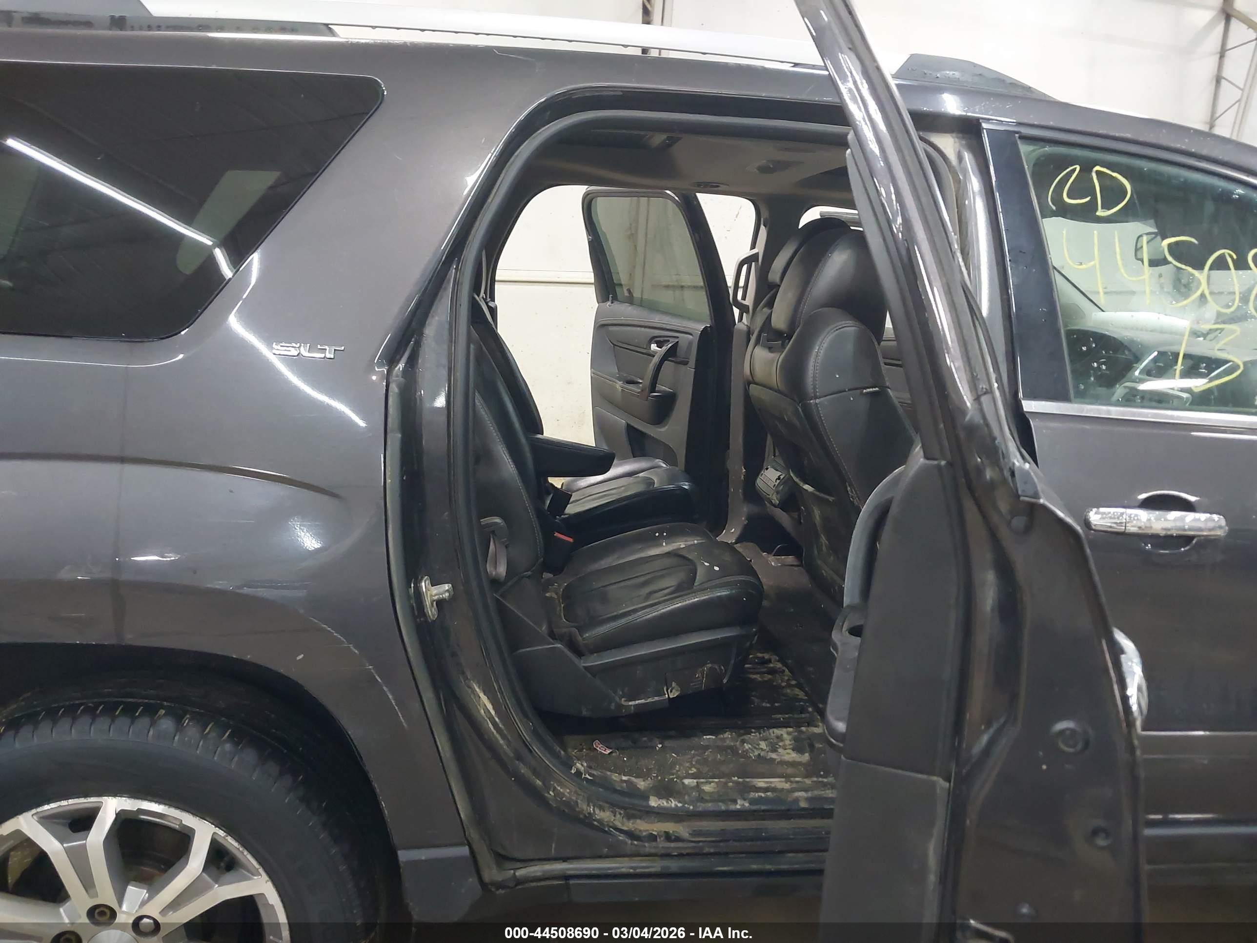 GMC ACADIA image 8