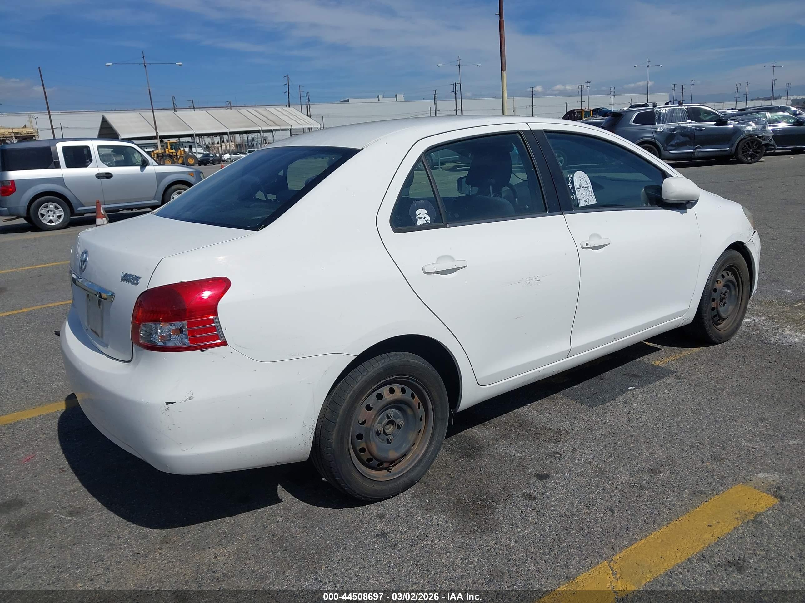 TOYOTA YARIS image 4