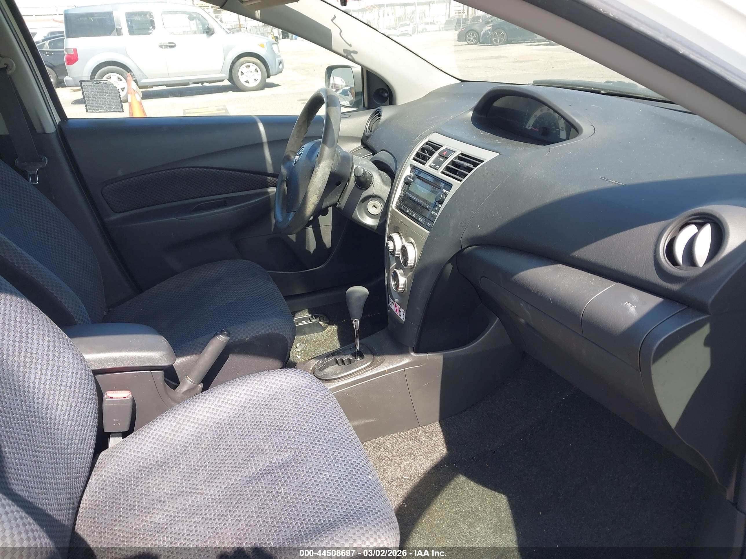 TOYOTA YARIS image 5